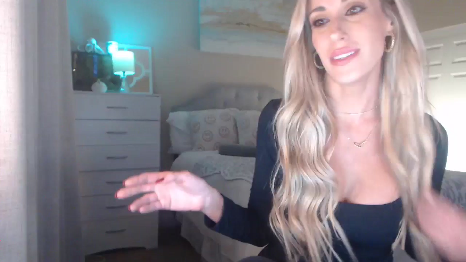 Gallery image thumbnail from Queen_bambii's myfreecams stream on, 12/12/2025, 05:09 image 1 of 20