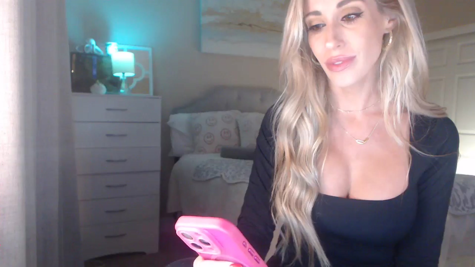 Gallery image thumbnail from Queen_bambii's myfreecams stream on, 12/12/2025, 05:09 image 8 of 20