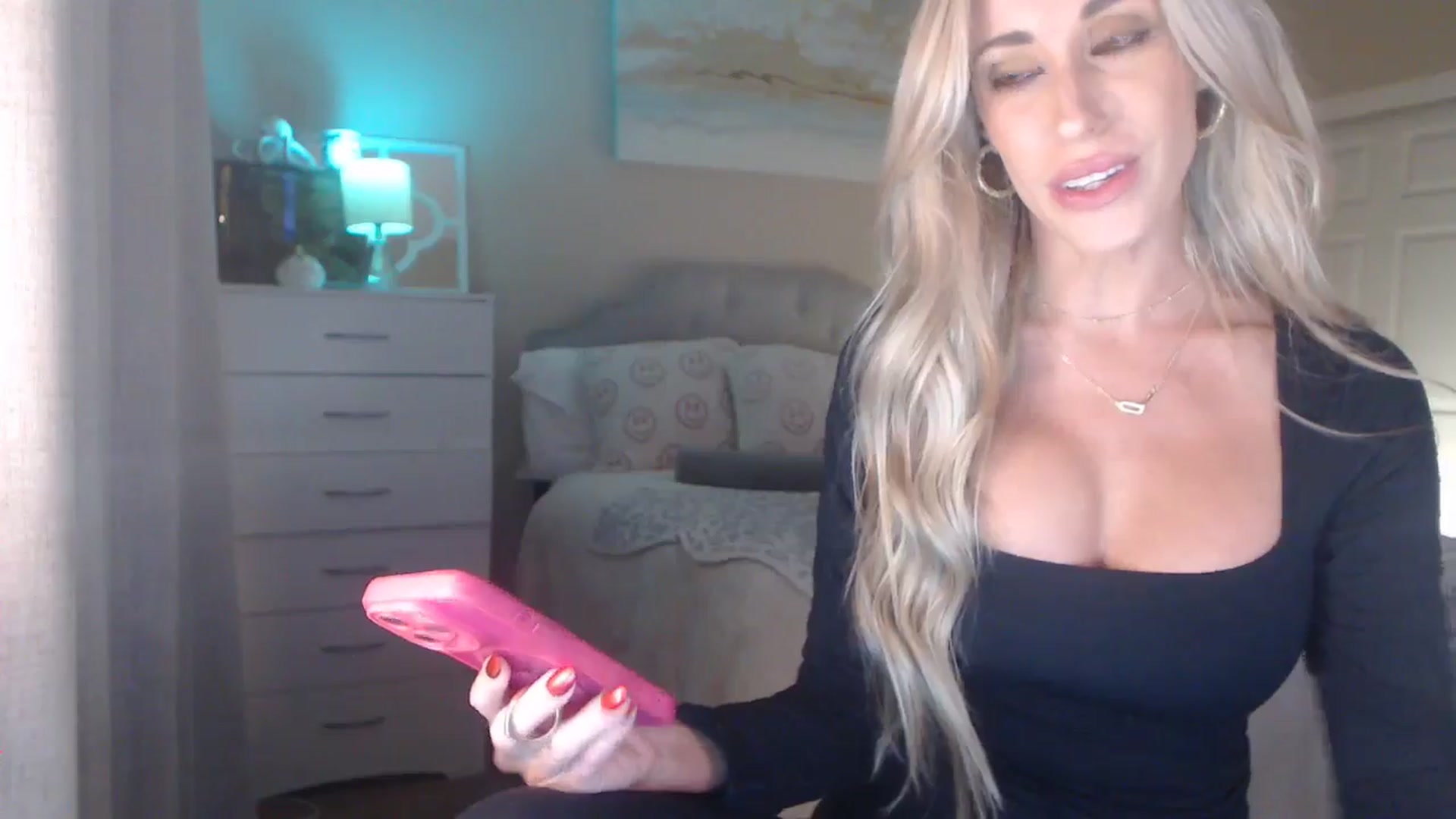 Gallery image thumbnail from Queen_bambii's myfreecams stream on, 12/12/2025, 05:09 image 7 of 20
