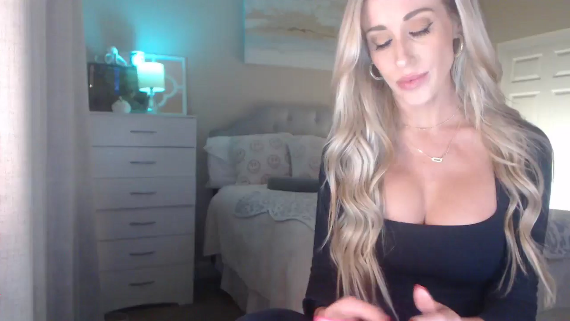 Gallery image thumbnail from Queen_bambii's myfreecams stream on, 12/12/2025, 05:09 image 2 of 20