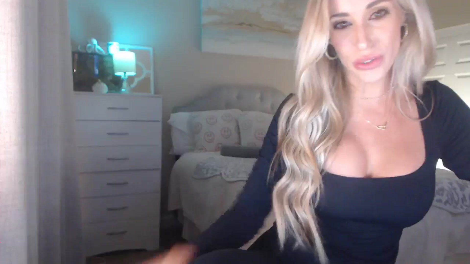 Gallery image thumbnail from Queen_bambii's myfreecams stream on, 12/12/2025, 05:09 image 3 of 20
