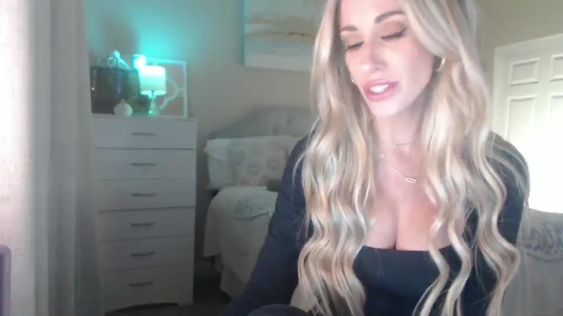 Gallery image thumbnail from Queen_bambii's myfreecams stream on, 12/12/2025, 05:09 image 16 of 20