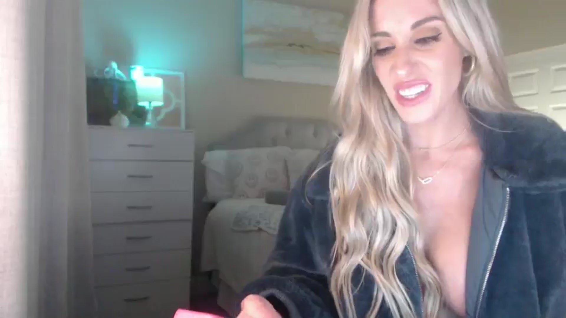 Gallery image thumbnail from Queen_bambii's myfreecams stream on, 12/12/2025, 07:14 image 18 of 20