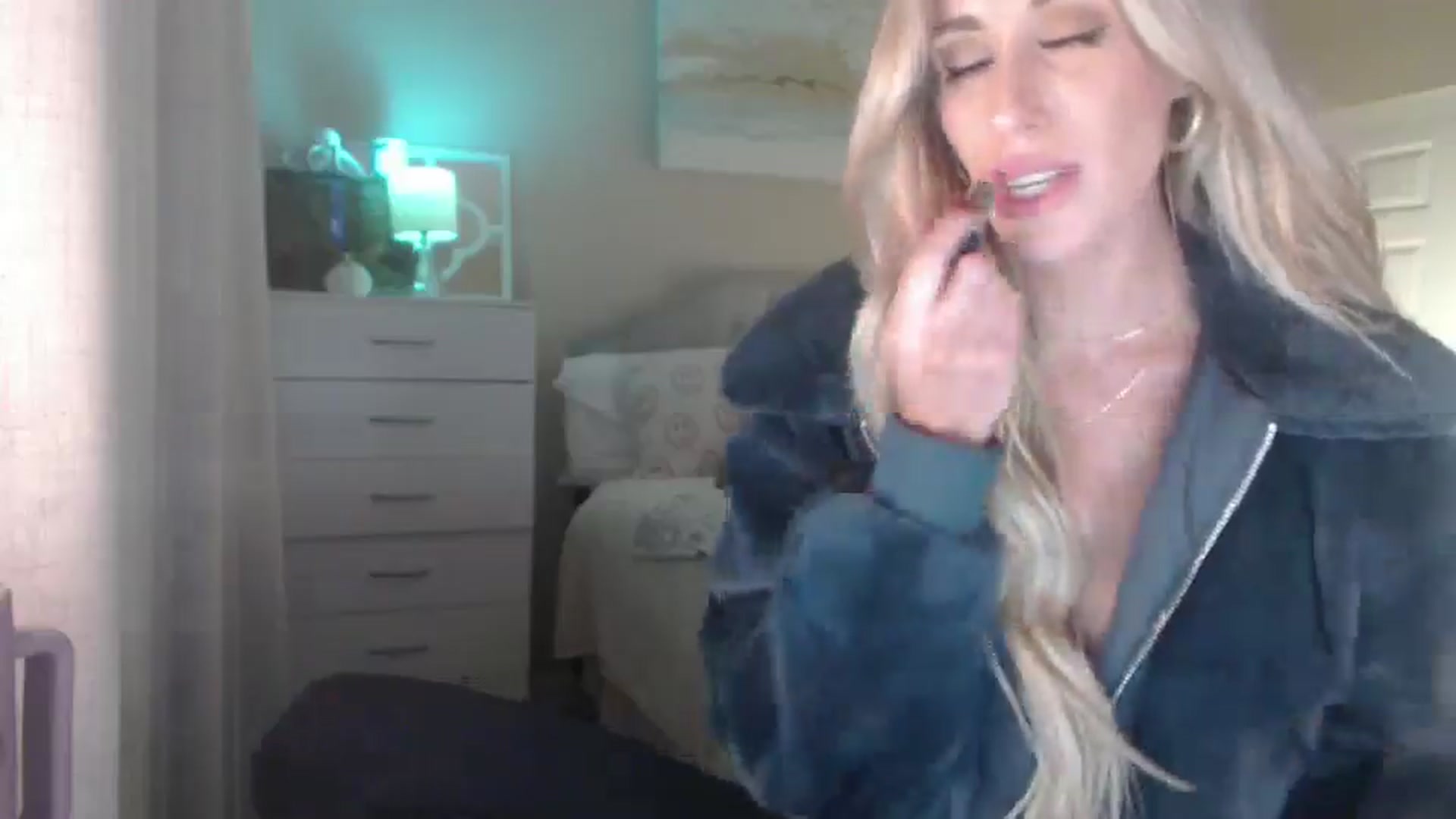 Gallery image thumbnail from Queen_bambii's myfreecams stream on, 12/12/2025, 07:14 image 13 of 20