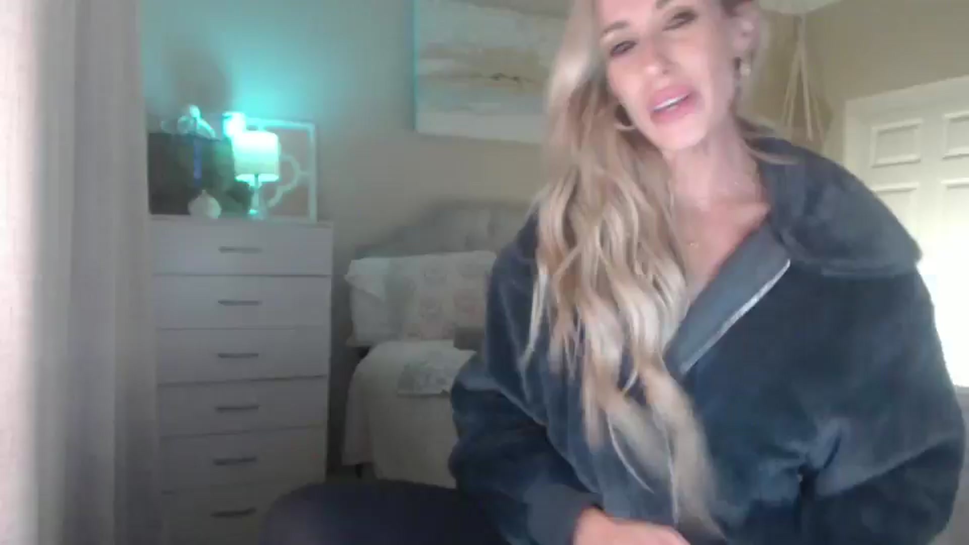 Gallery image thumbnail from Queen_bambii's myfreecams stream on, 12/12/2025, 07:14 image 17 of 20