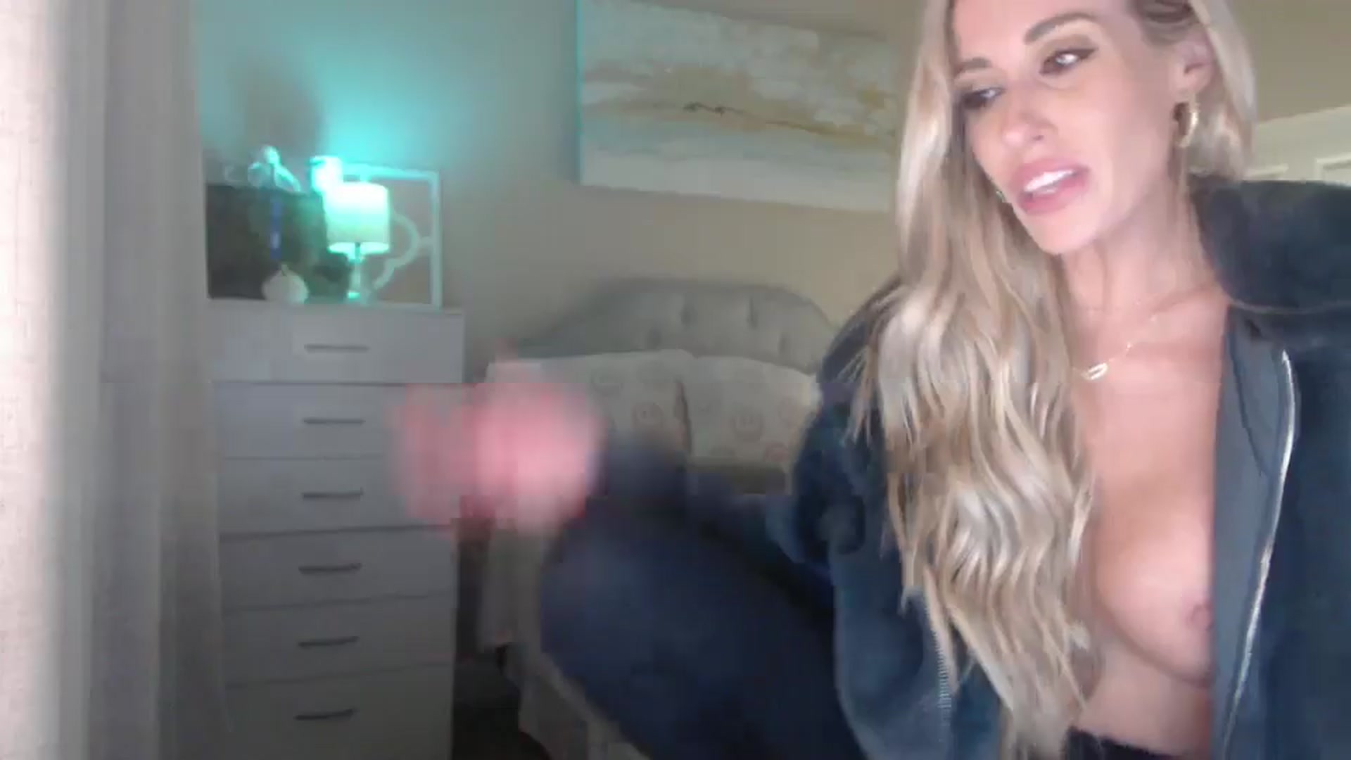 Gallery image thumbnail from Queen_bambii's myfreecams stream on, 12/12/2025, 07:14 image 19 of 20