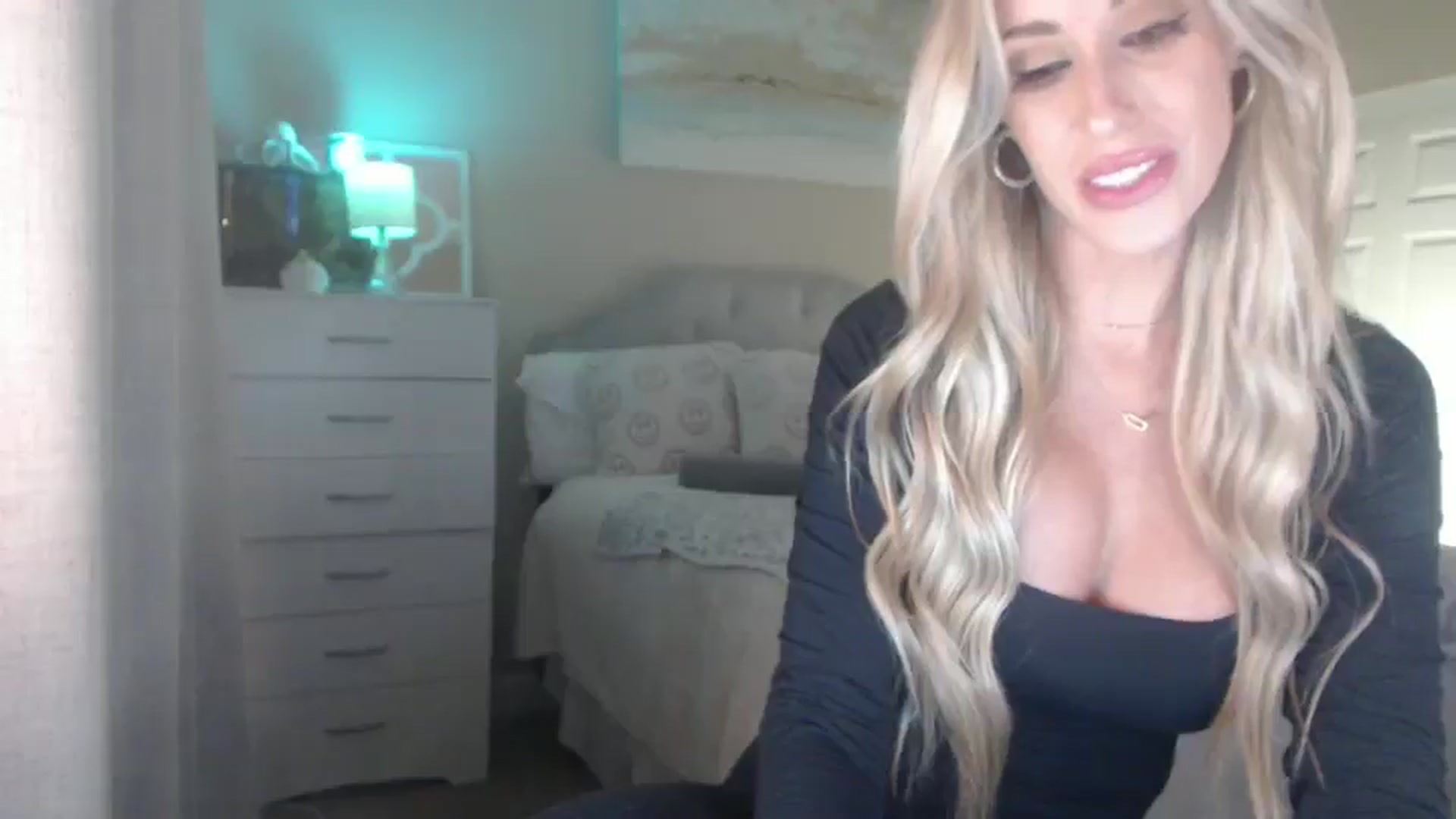 Gallery image thumbnail from Queen_bambii's myfreecams stream on, 12/12/2025, 07:14 image 5 of 20