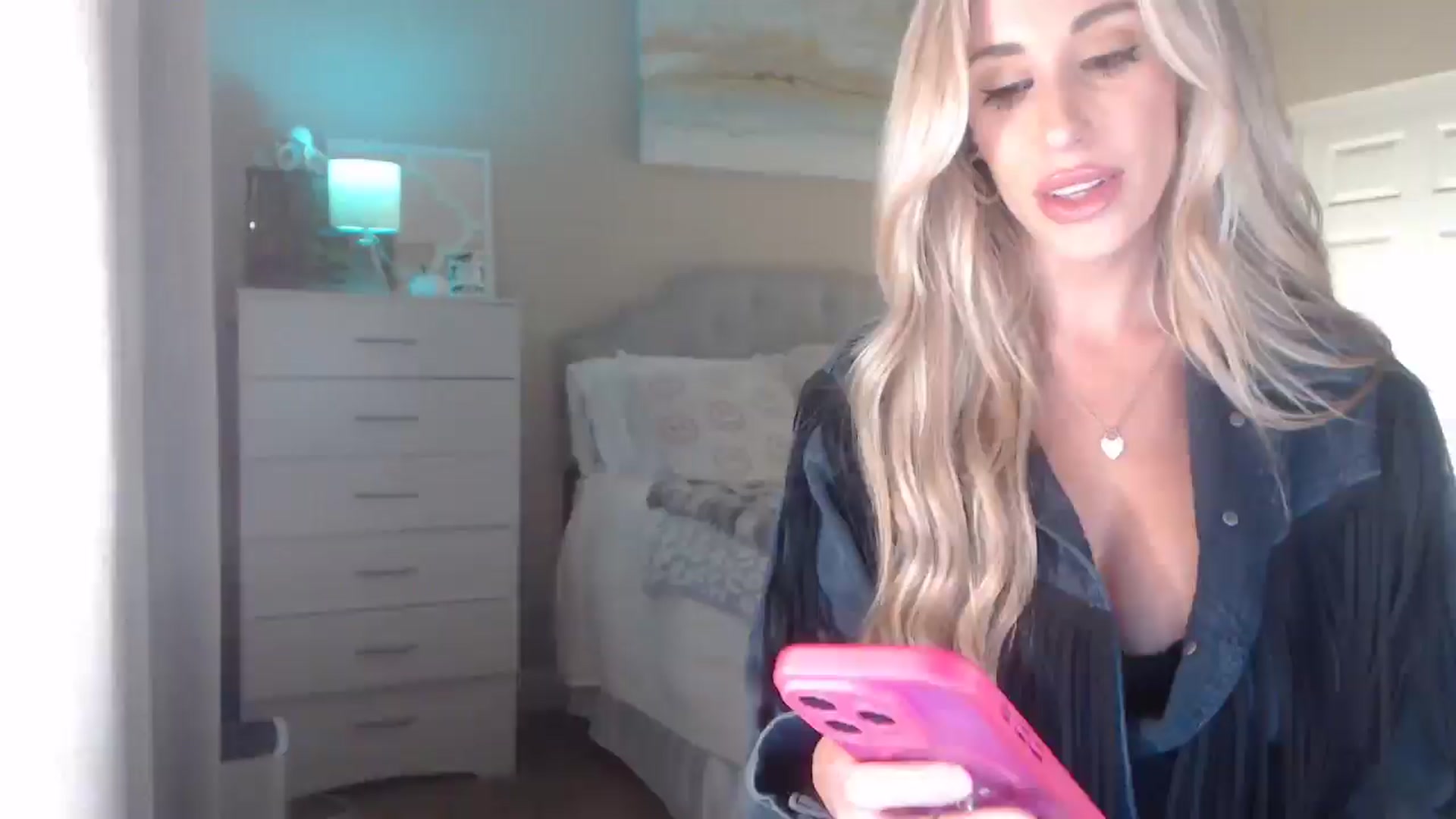 Gallery image thumbnail from Queen_bambii's myfreecams stream on, 12/18/2025, 07:35 image 1 of 20