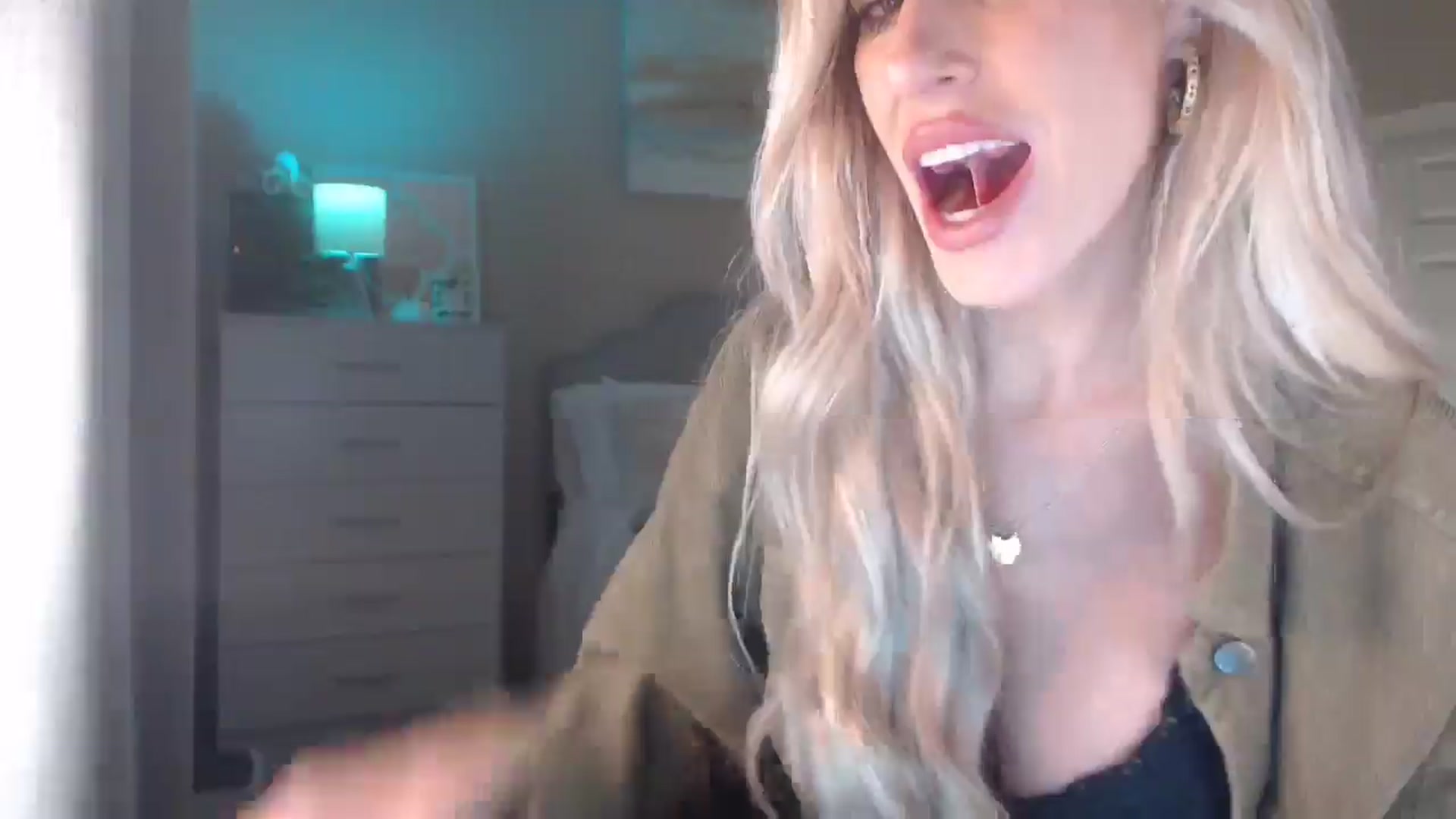 Gallery image thumbnail from Queen_bambii's myfreecams stream on, 12/18/2025, 07:35 image 18 of 20