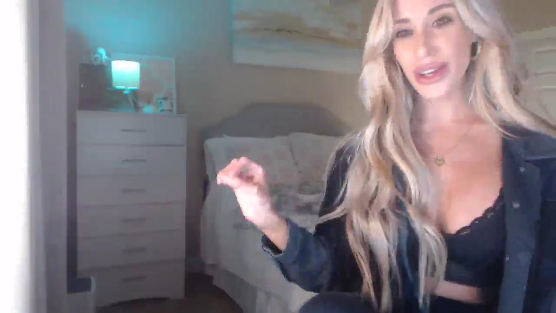 Gallery image thumbnail from Queen_bambii's myfreecams stream on, 12/18/2025, 07:35 image 12 of 20