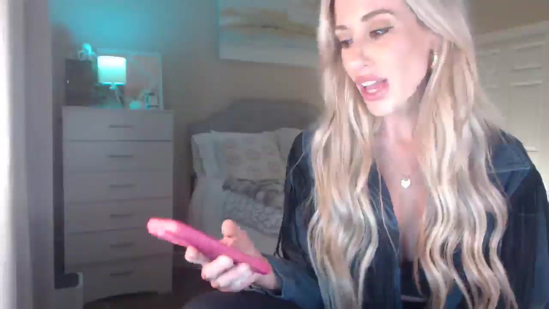 Gallery image thumbnail from Queen_bambii's myfreecams stream on, 12/18/2025, 07:35 image 6 of 20