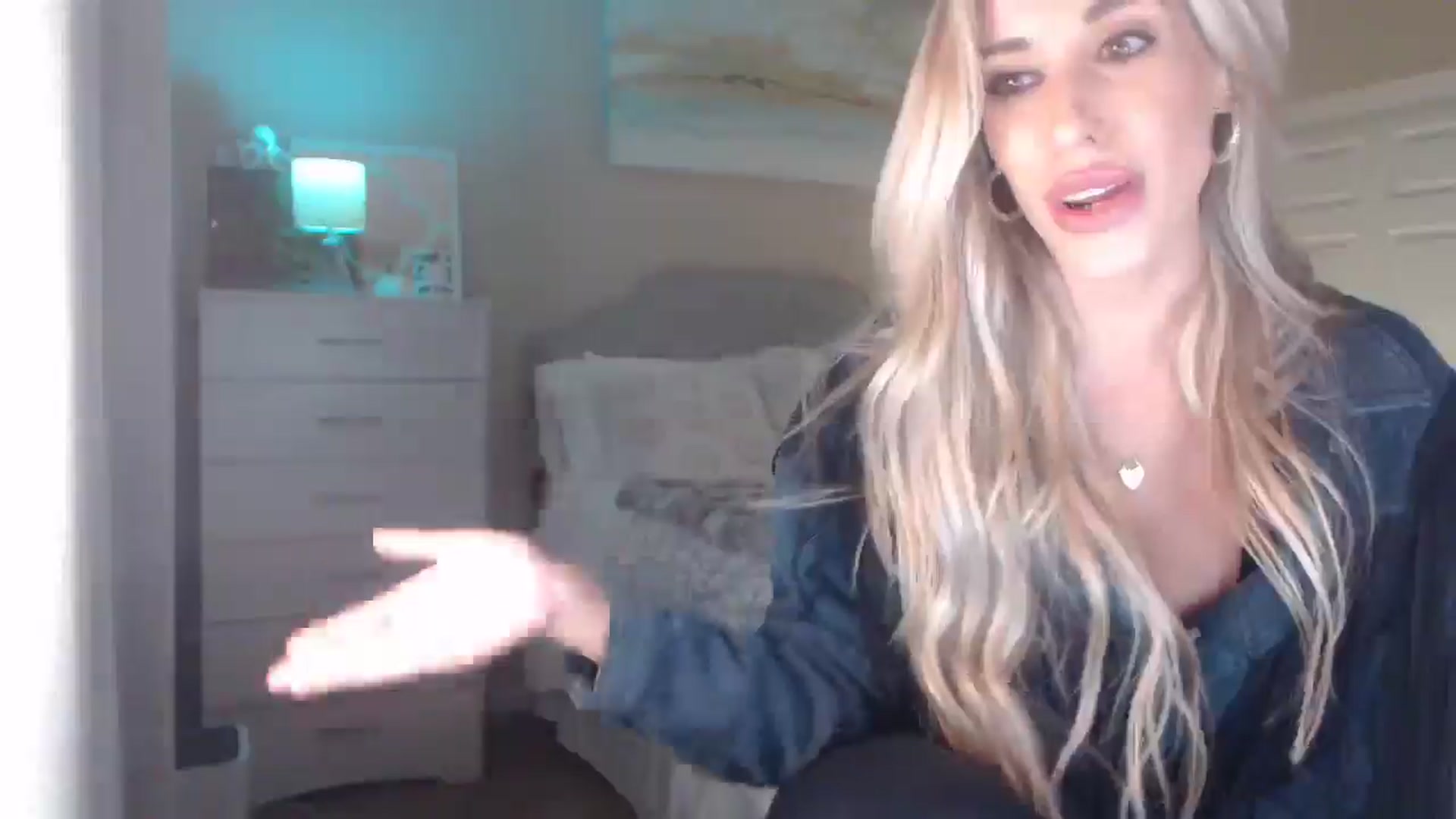 Gallery image thumbnail from Queen_bambii's myfreecams stream on, 12/18/2025, 07:35 image 10 of 20