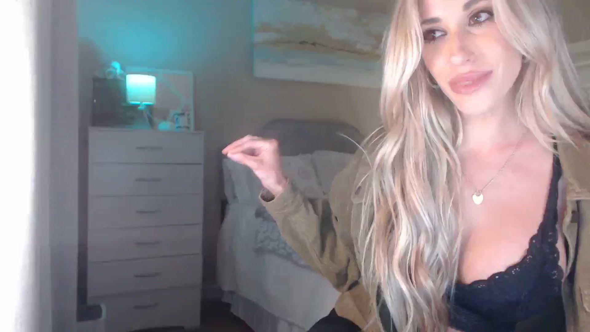 Gallery image thumbnail from Queen_bambii's myfreecams stream on, 12/18/2025, 07:35 image 17 of 20