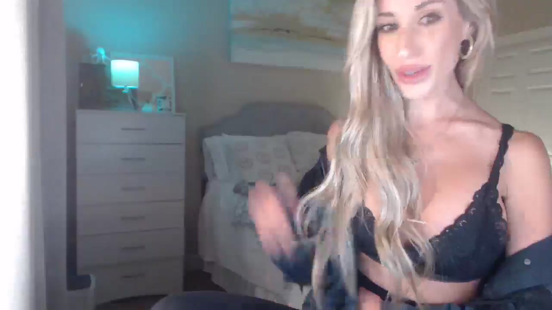 Gallery image thumbnail from Queen_bambii's myfreecams stream on, 12/18/2025, 07:35 image 11 of 20