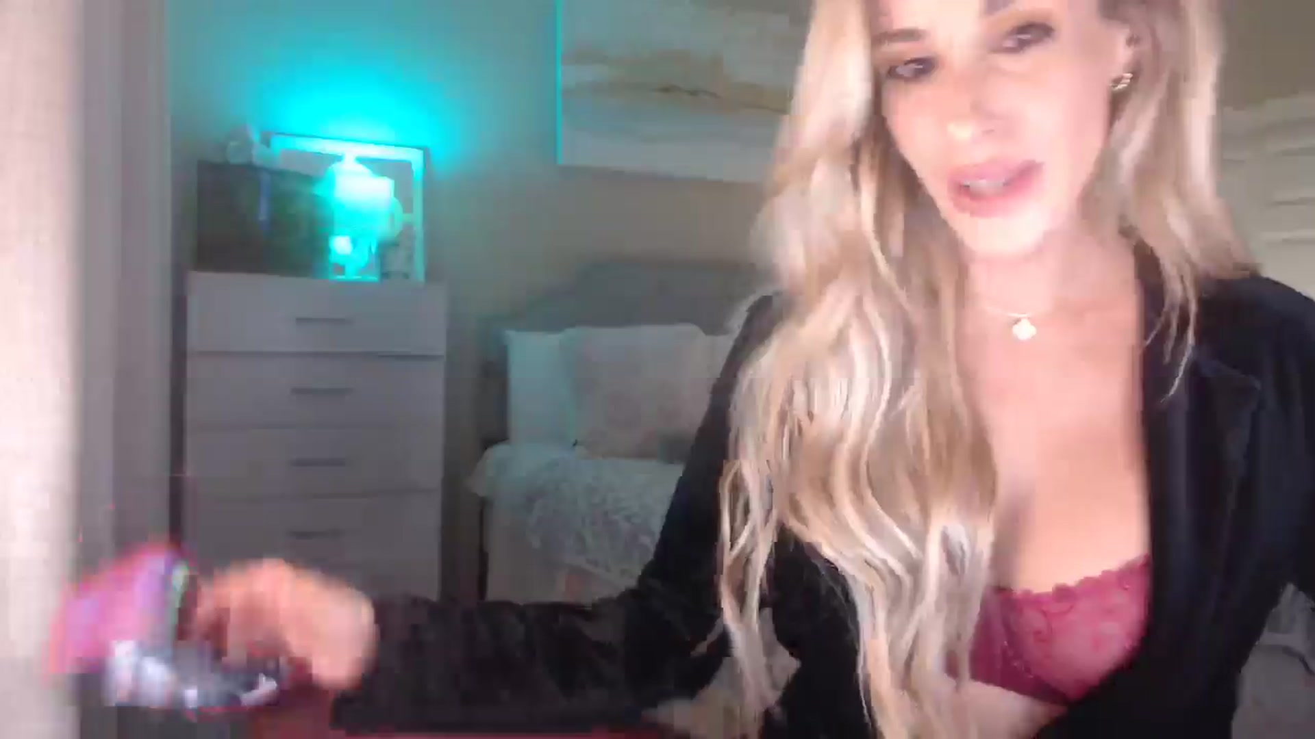 Gallery image thumbnail from Queen_bambii's myfreecams stream on, 12/24/2025, 07:41 image 14 of 20