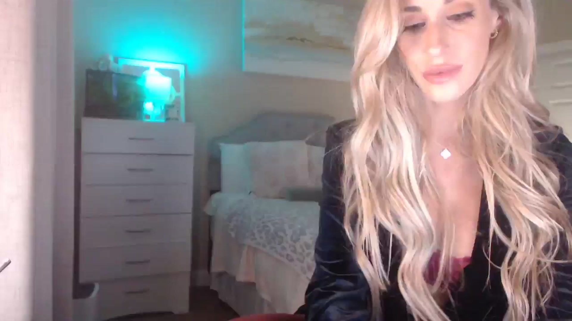 Gallery image thumbnail from Queen_bambii's myfreecams stream on, 12/24/2025, 08:07 image 3 of 20