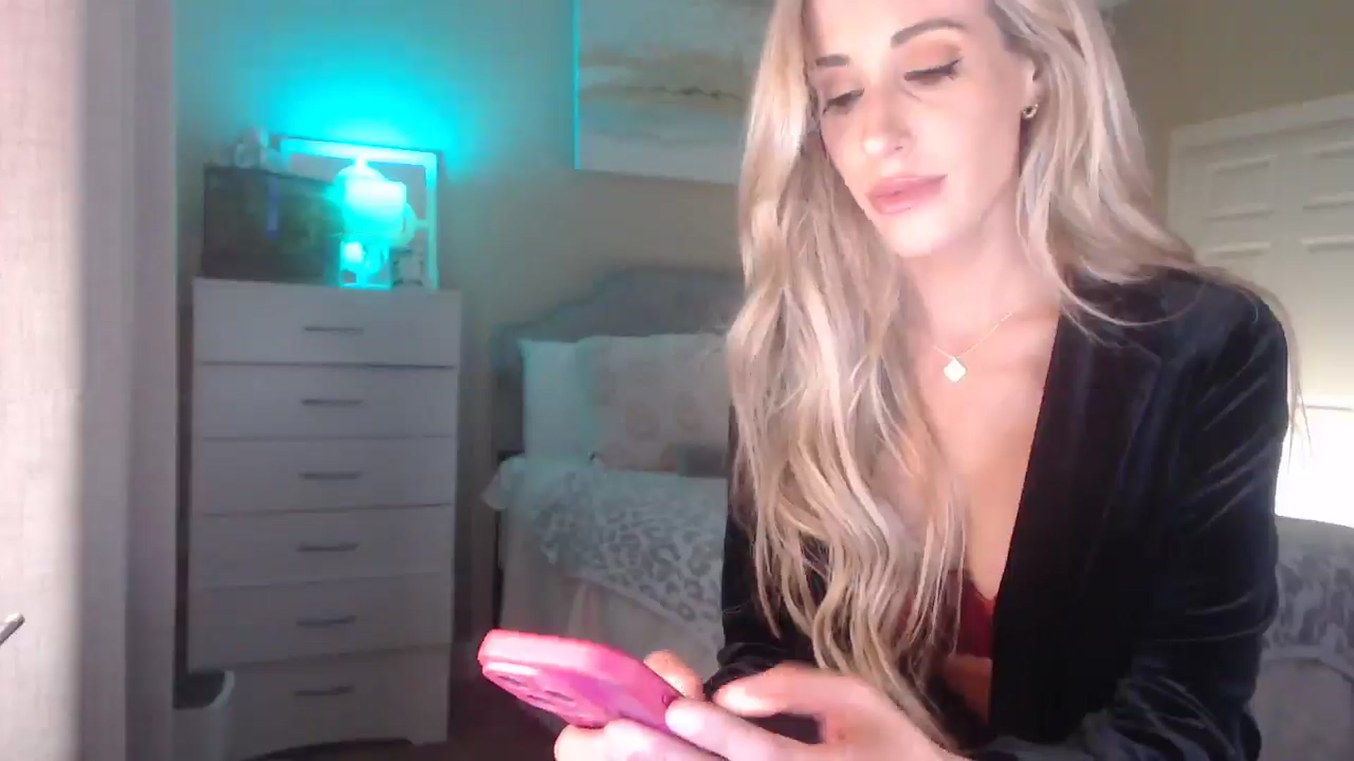 Gallery image thumbnail from Queen_bambii's myfreecams stream on, 12/24/2025, 08:07 image 4 of 20