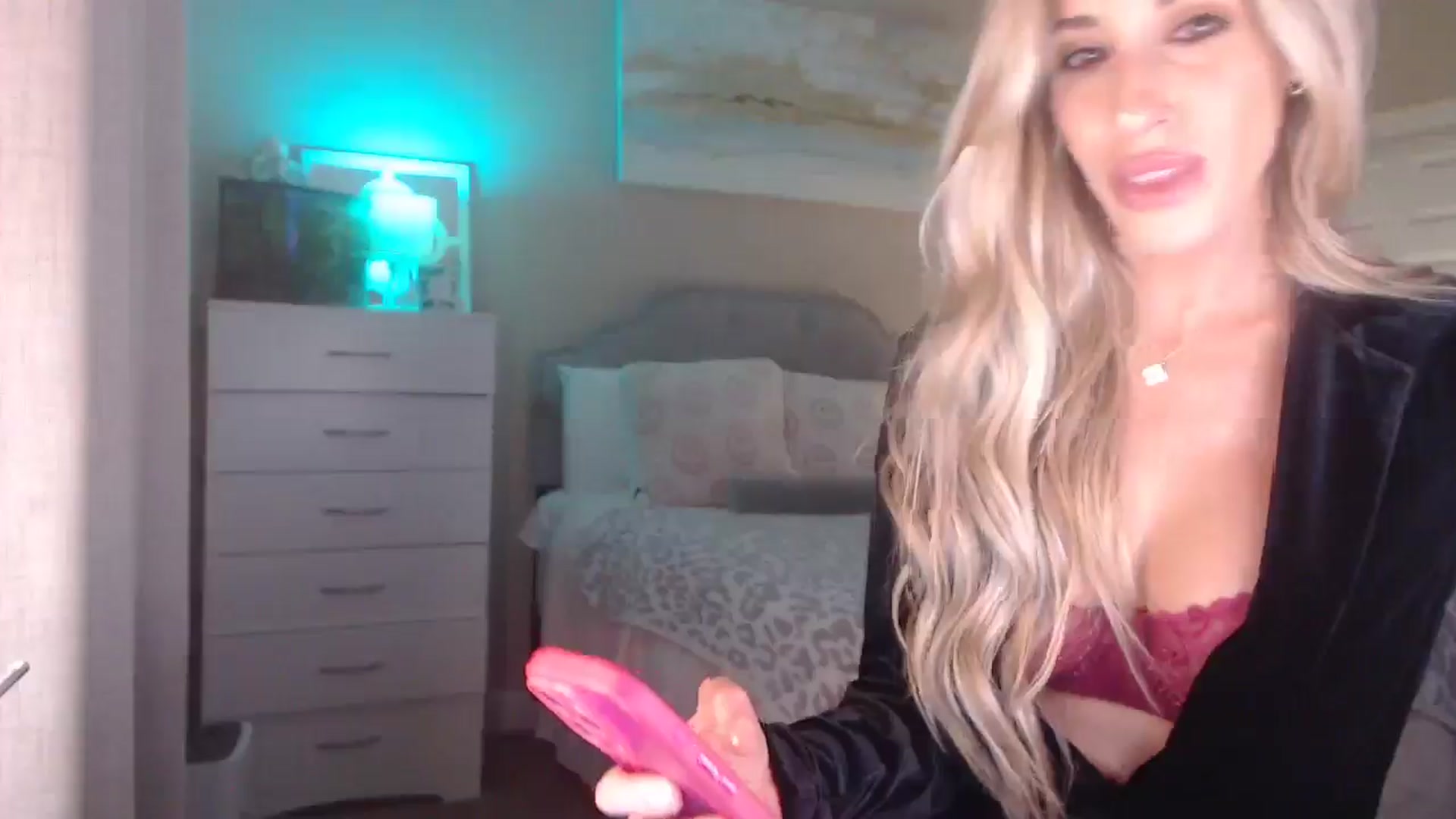 Gallery image thumbnail from Queen_bambii's myfreecams stream on, 12/24/2025, 08:07 image 2 of 20