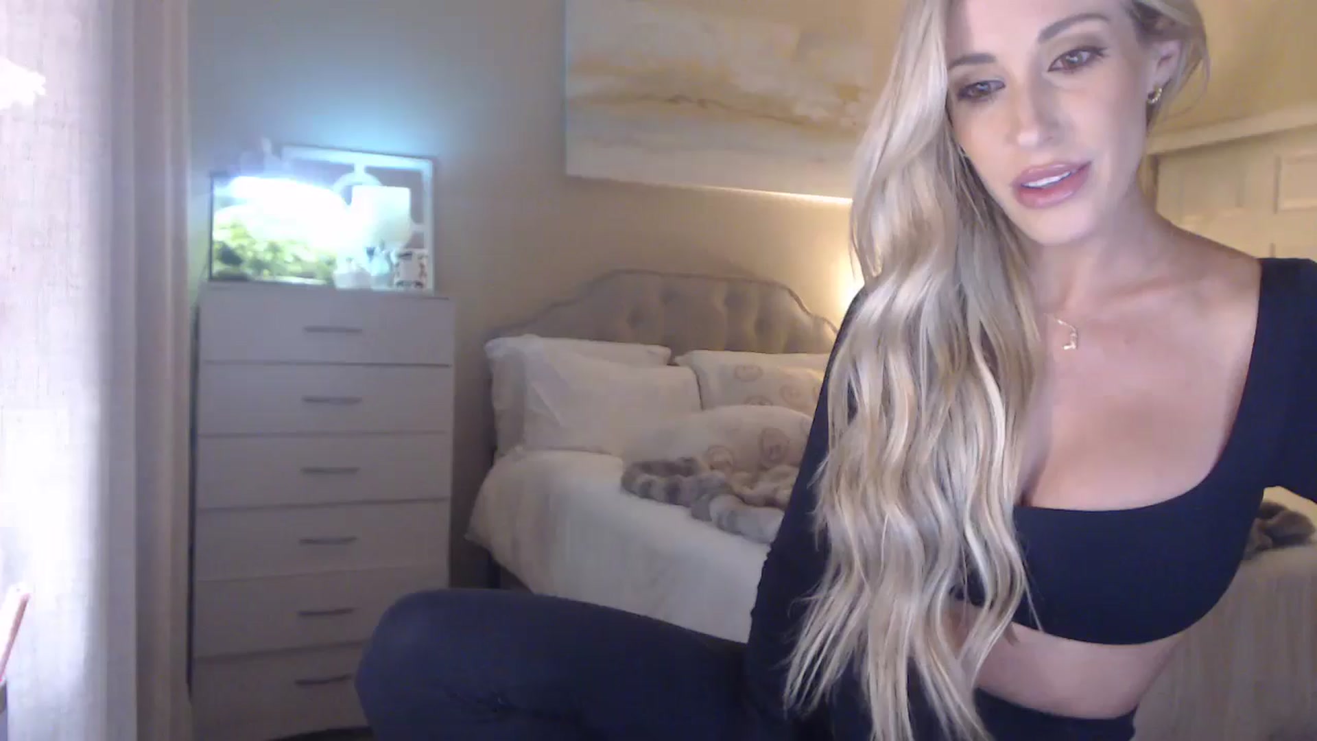 Gallery image thumbnail from Queen_bambii's myfreecams stream on, 01/04/2026, 08:11 image 6 of 20