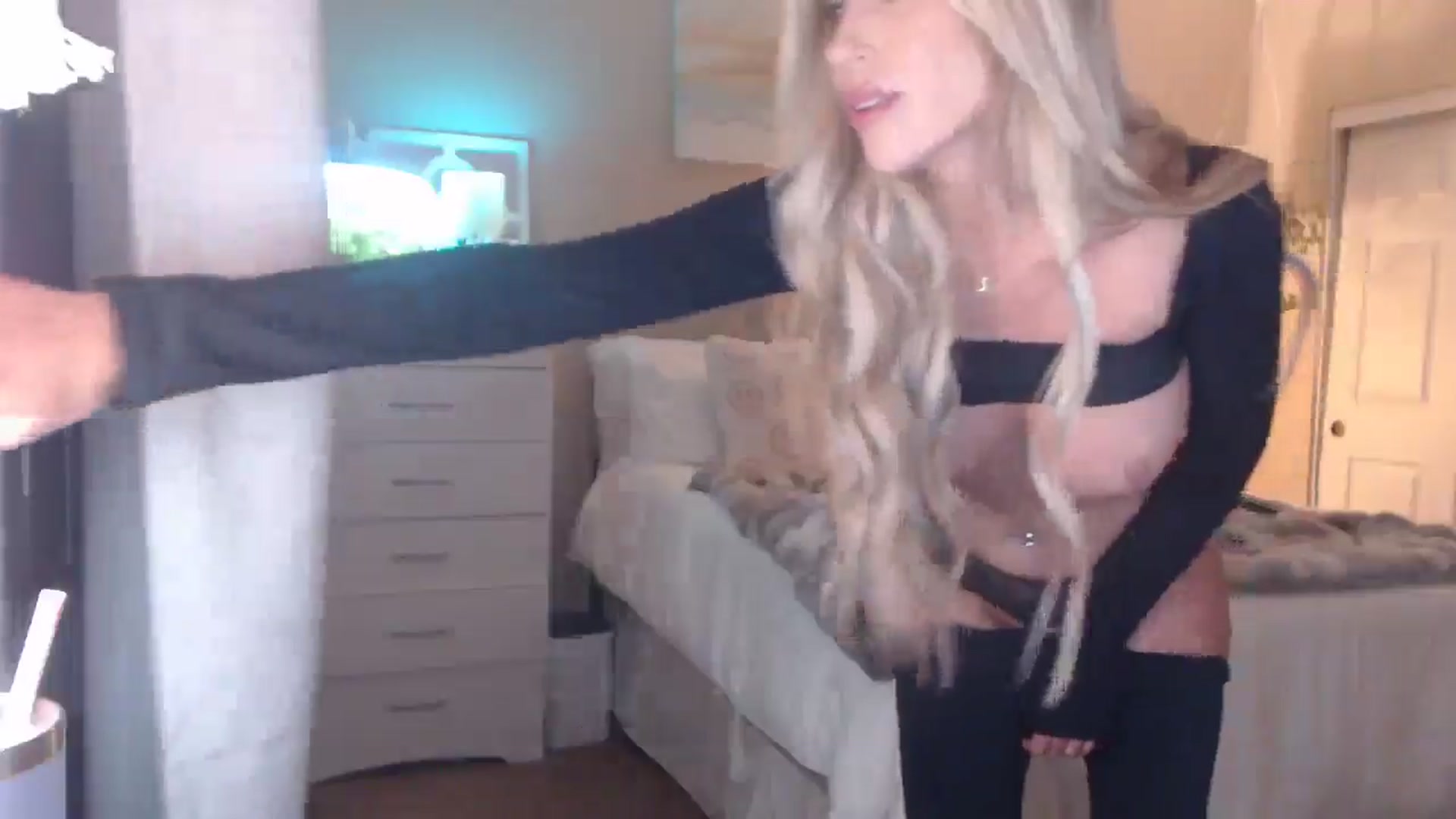 Gallery image thumbnail from Queen_bambii's myfreecams stream on, 01/04/2026, 08:11 image 11 of 20
