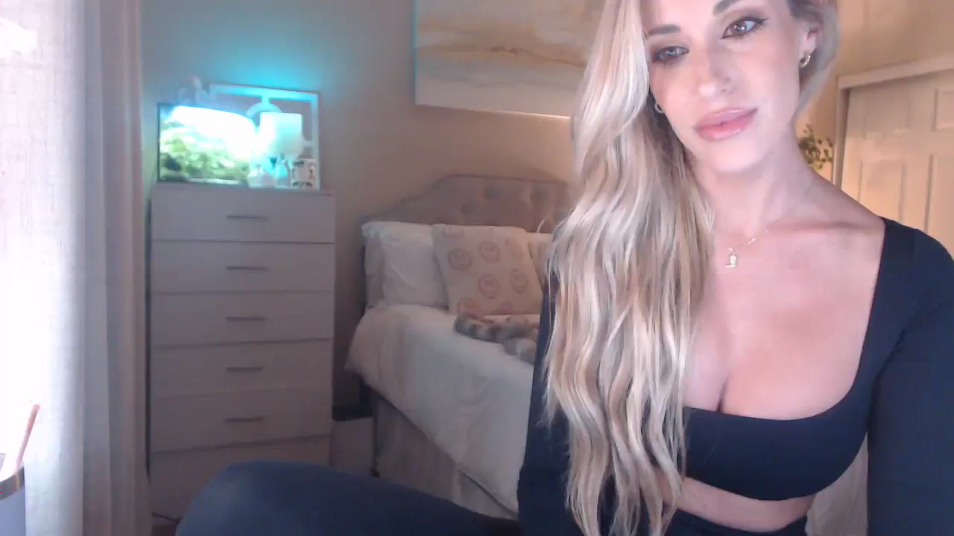 Gallery image thumbnail from Queen_bambii's myfreecams stream on, 01/04/2026, 08:11 image 1 of 20