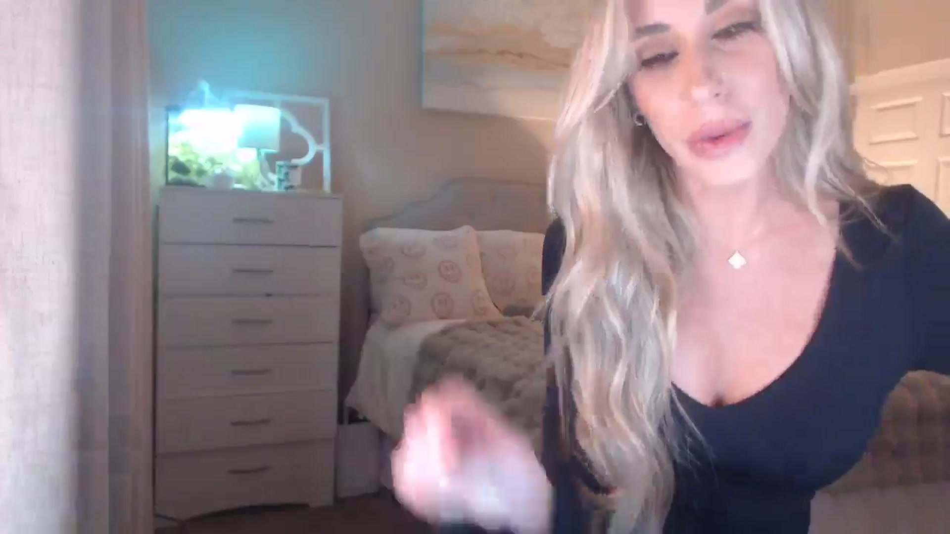 Gallery image thumbnail from Queen_bambii's myfreecams stream on, 01/08/2026, 08:15 image 9 of 20