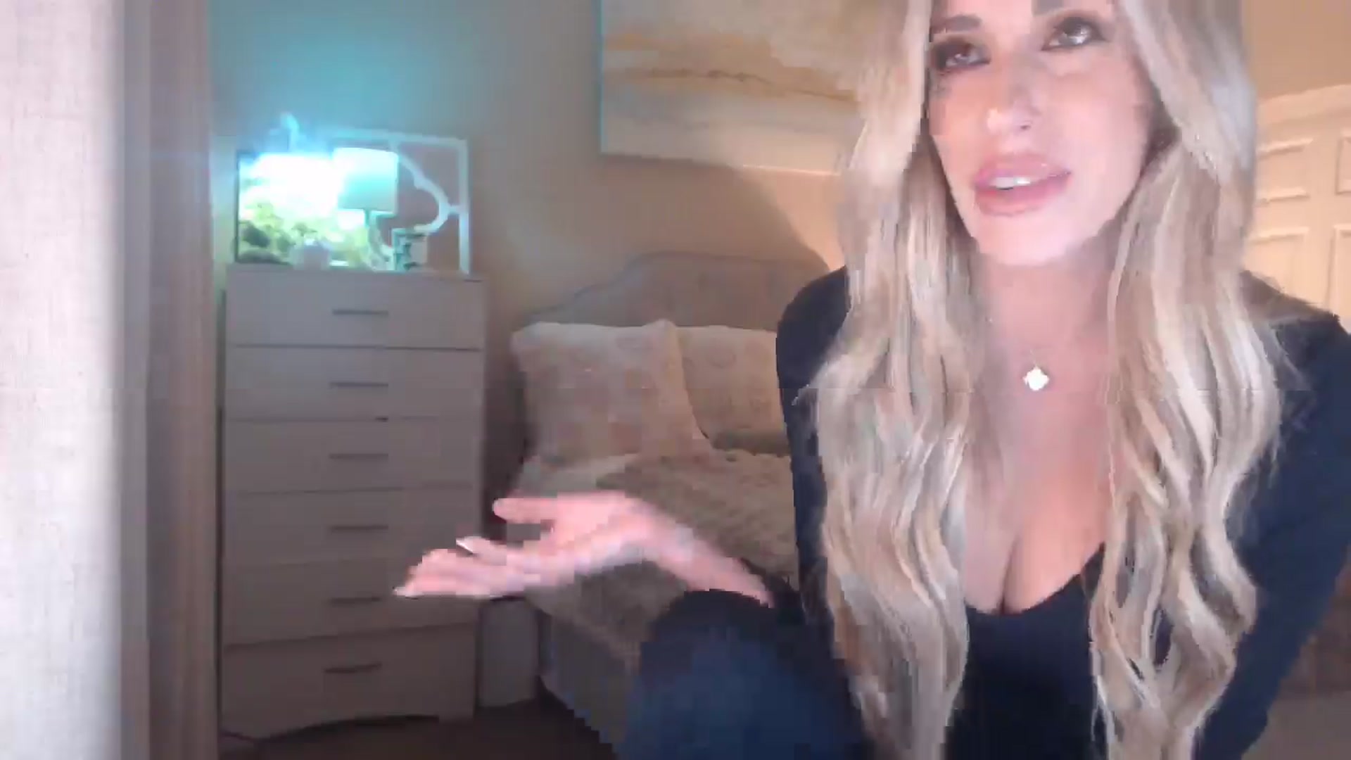Gallery image thumbnail from Queen_bambii's myfreecams stream on, 01/08/2026, 08:15 image 3 of 20