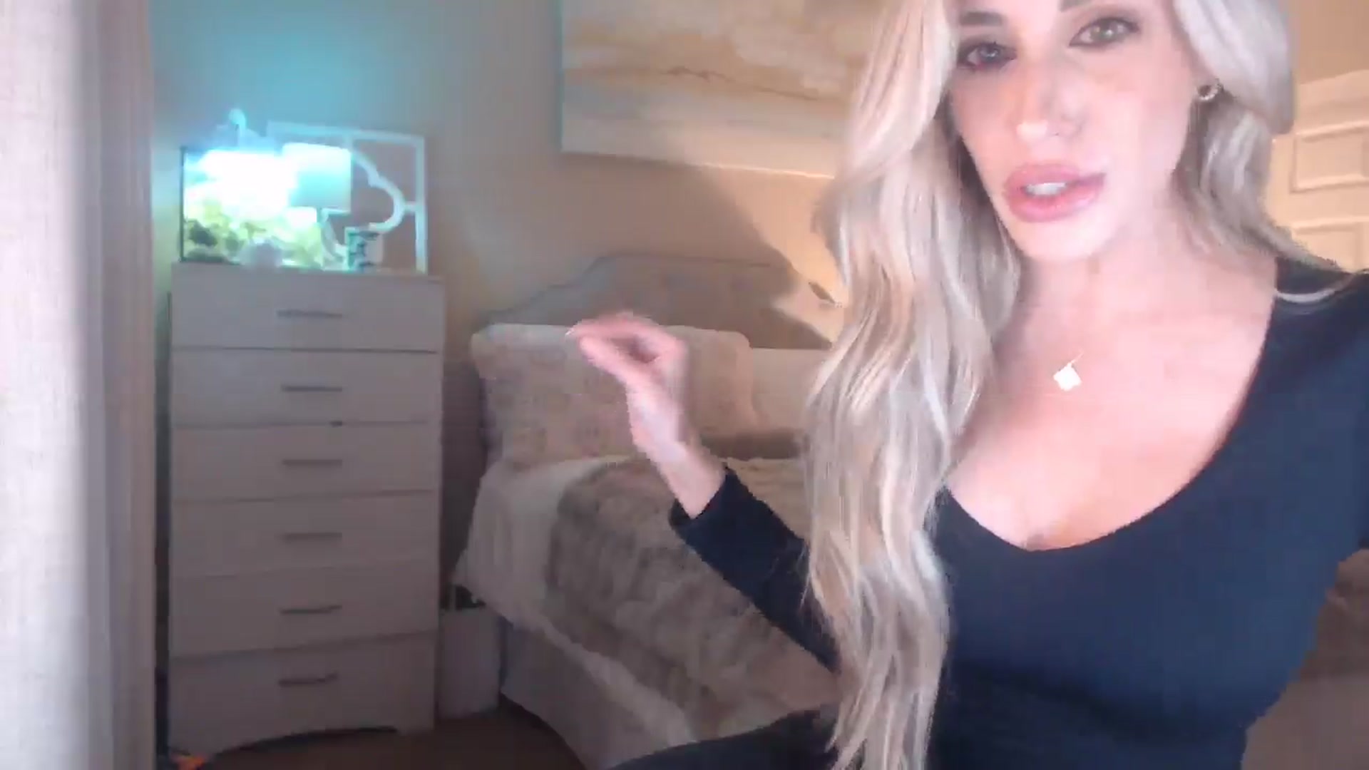 Gallery image thumbnail from Queen_bambii's myfreecams stream on, 01/08/2026, 08:15 image 14 of 20