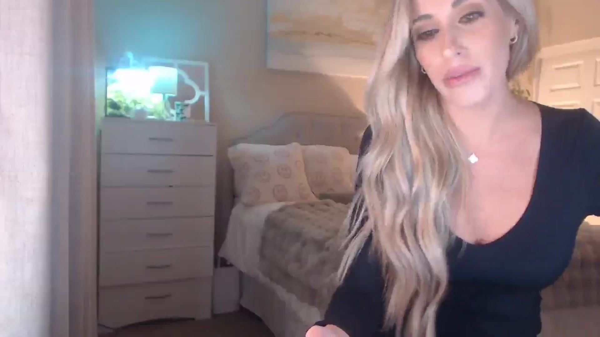 Gallery image thumbnail from Queen_bambii's myfreecams stream on, 01/08/2026, 08:15 image 8 of 20
