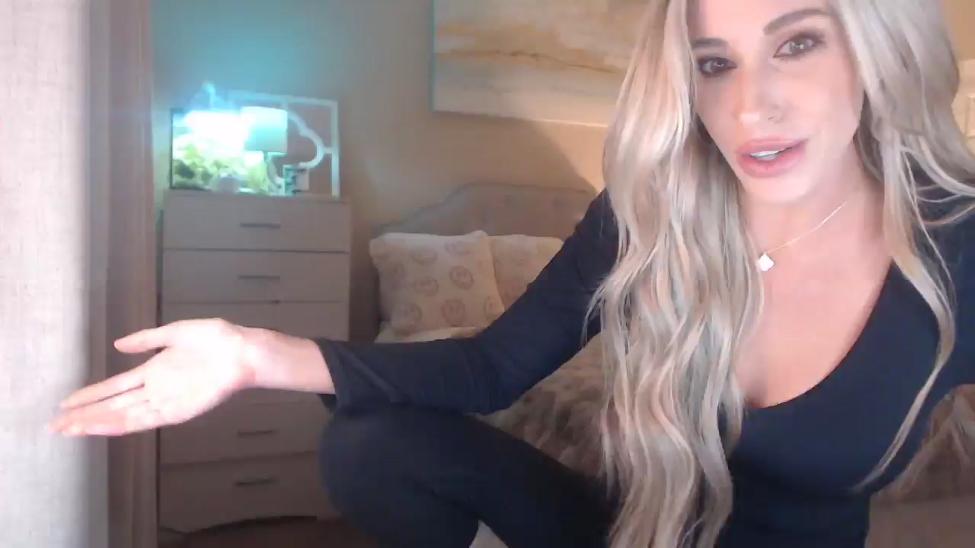 Gallery image thumbnail from Queen_bambii's myfreecams stream on, 01/08/2026, 08:15 image 1 of 20