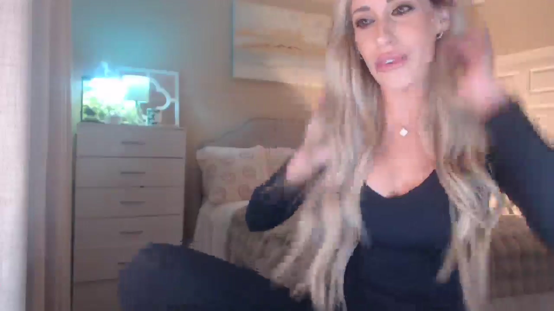 Gallery image thumbnail from Queen_bambii's myfreecams stream on, 01/08/2026, 08:15 image 10 of 20