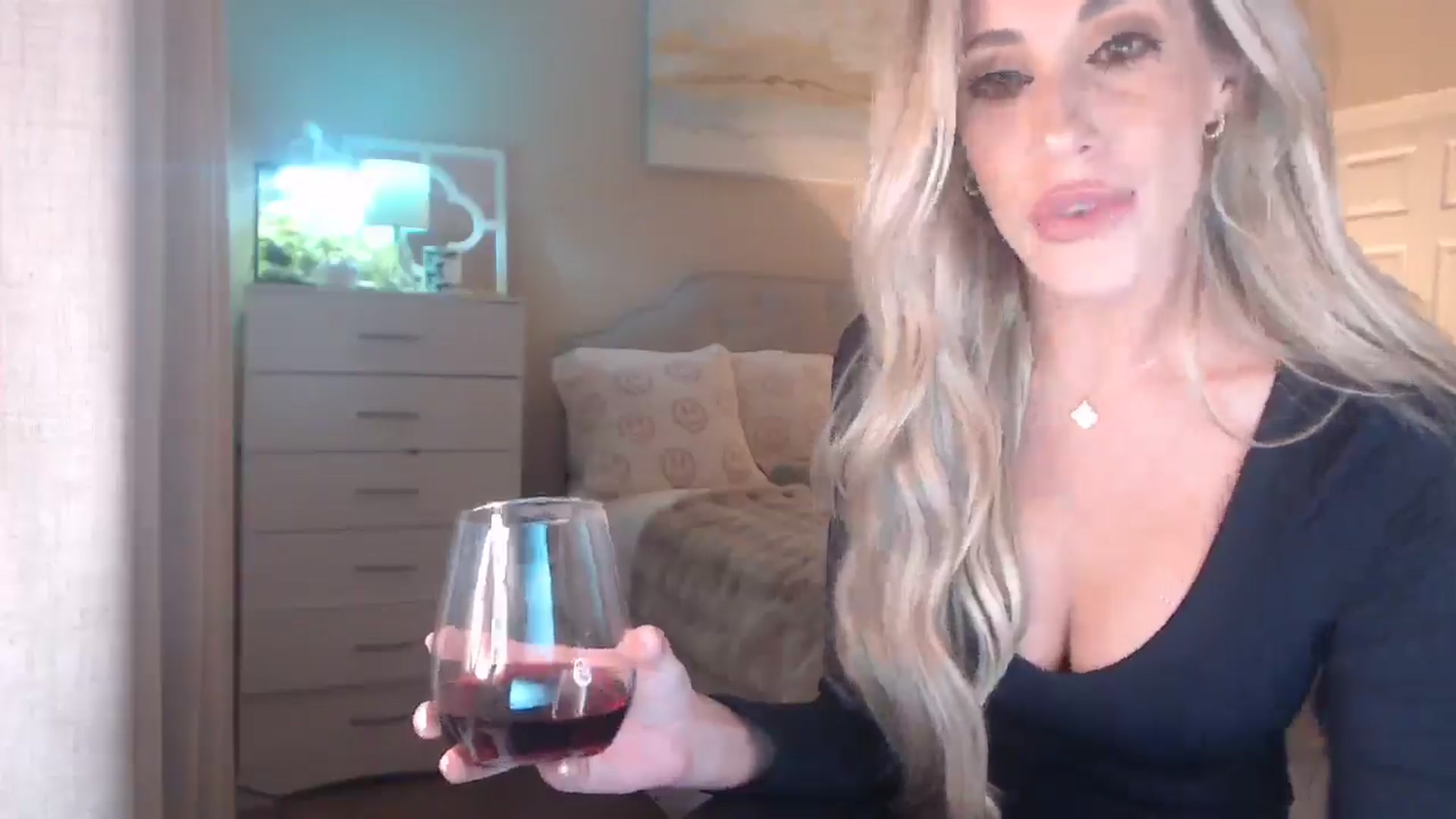 Gallery image thumbnail from Queen_bambii's myfreecams stream on, 01/08/2026, 08:15 image 2 of 20