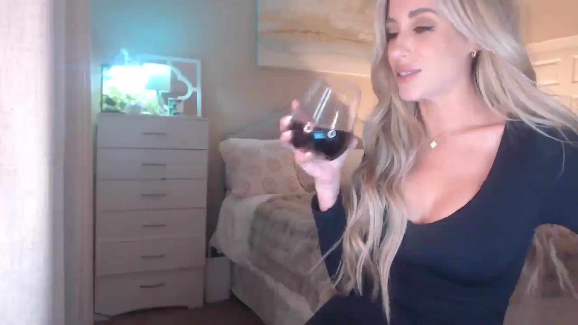 Gallery image thumbnail from Queen_bambii's myfreecams stream on, 01/08/2026, 08:15 image 4 of 20