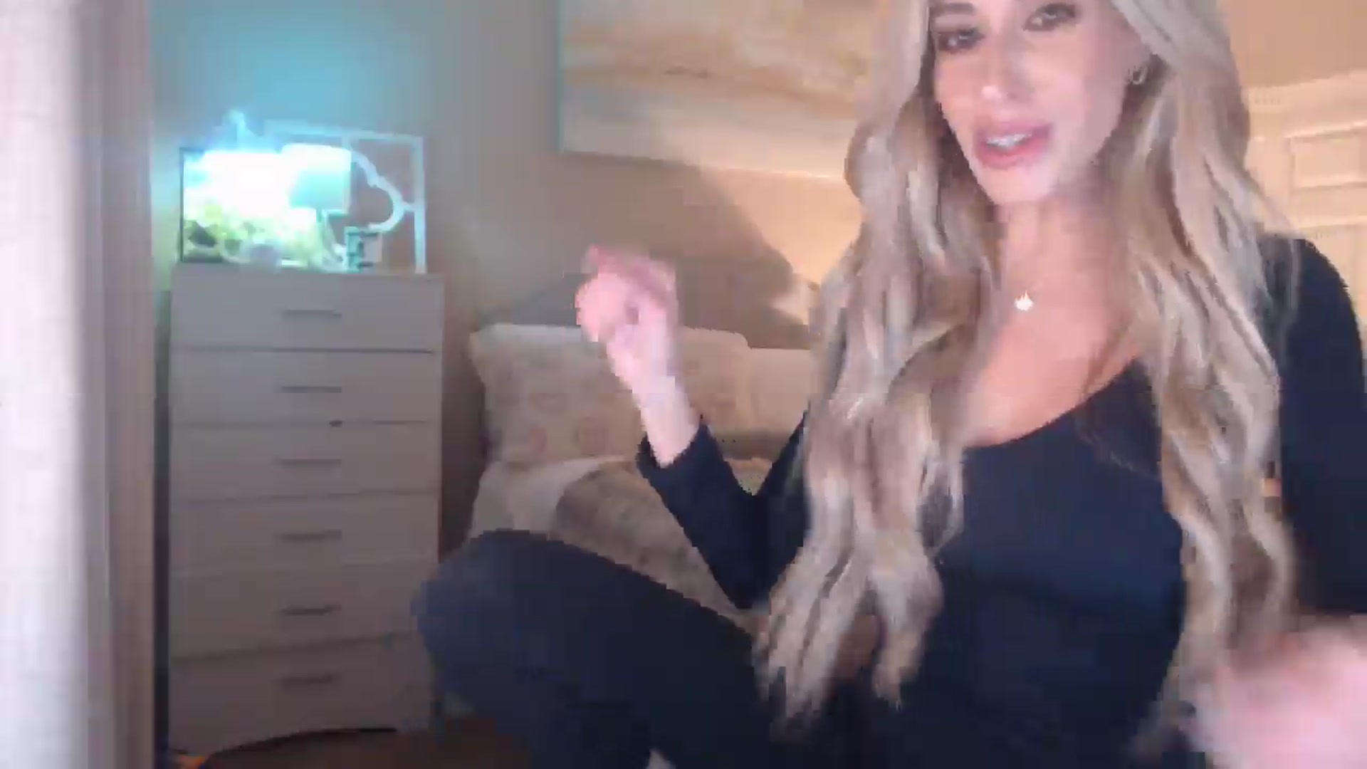 Gallery image thumbnail from Queen_bambii's myfreecams stream on, 01/08/2026, 08:15 image 16 of 20