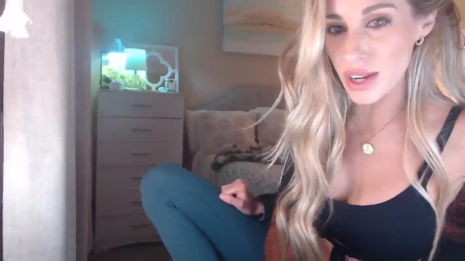 Gallery image thumbnail from Queen_bambii's myfreecams stream on, 01/15/2026, 08:25 image 13 of 20