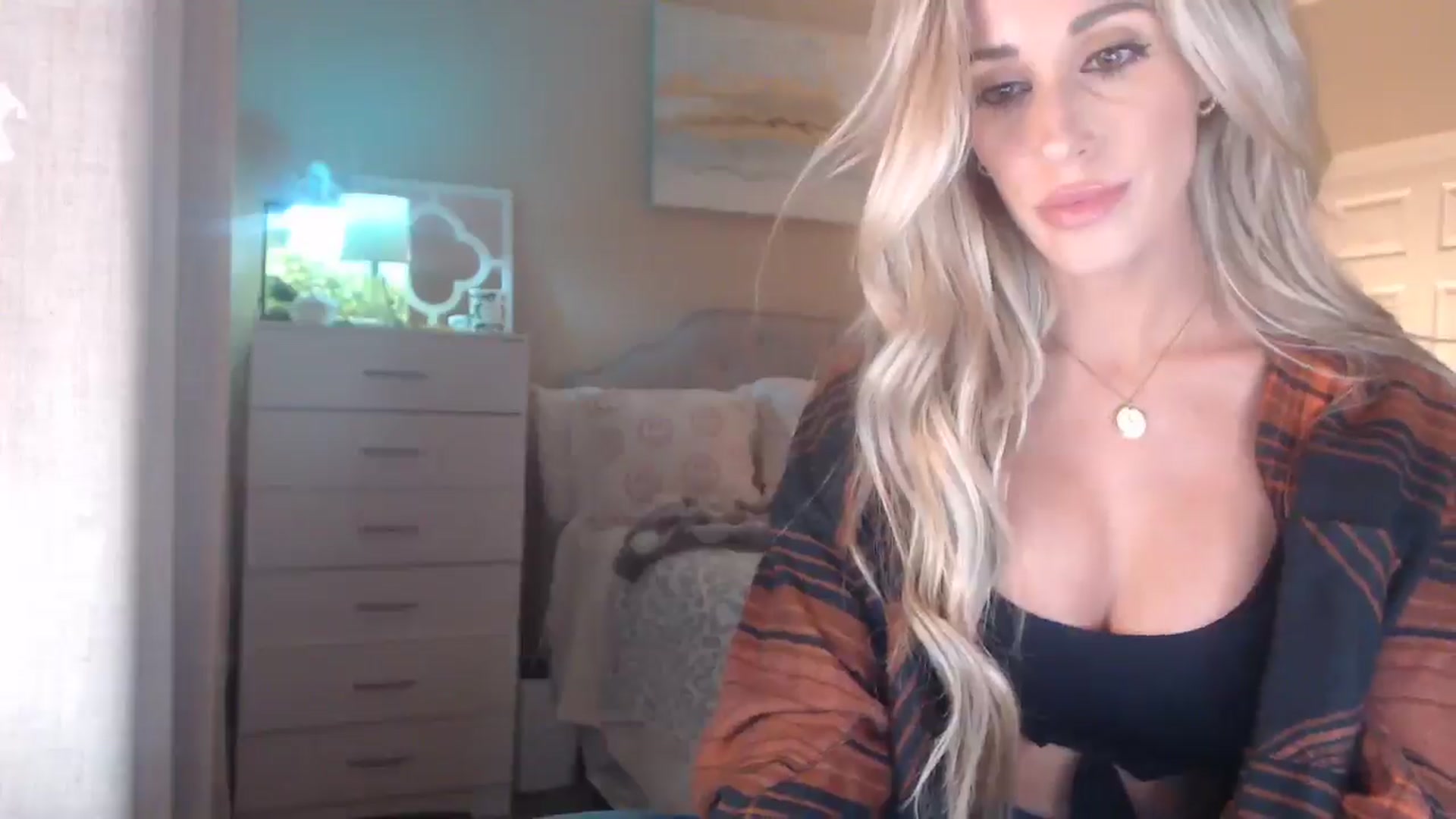 Gallery image thumbnail from Queen_bambii's myfreecams stream on, 01/15/2026, 08:25 image 12 of 20