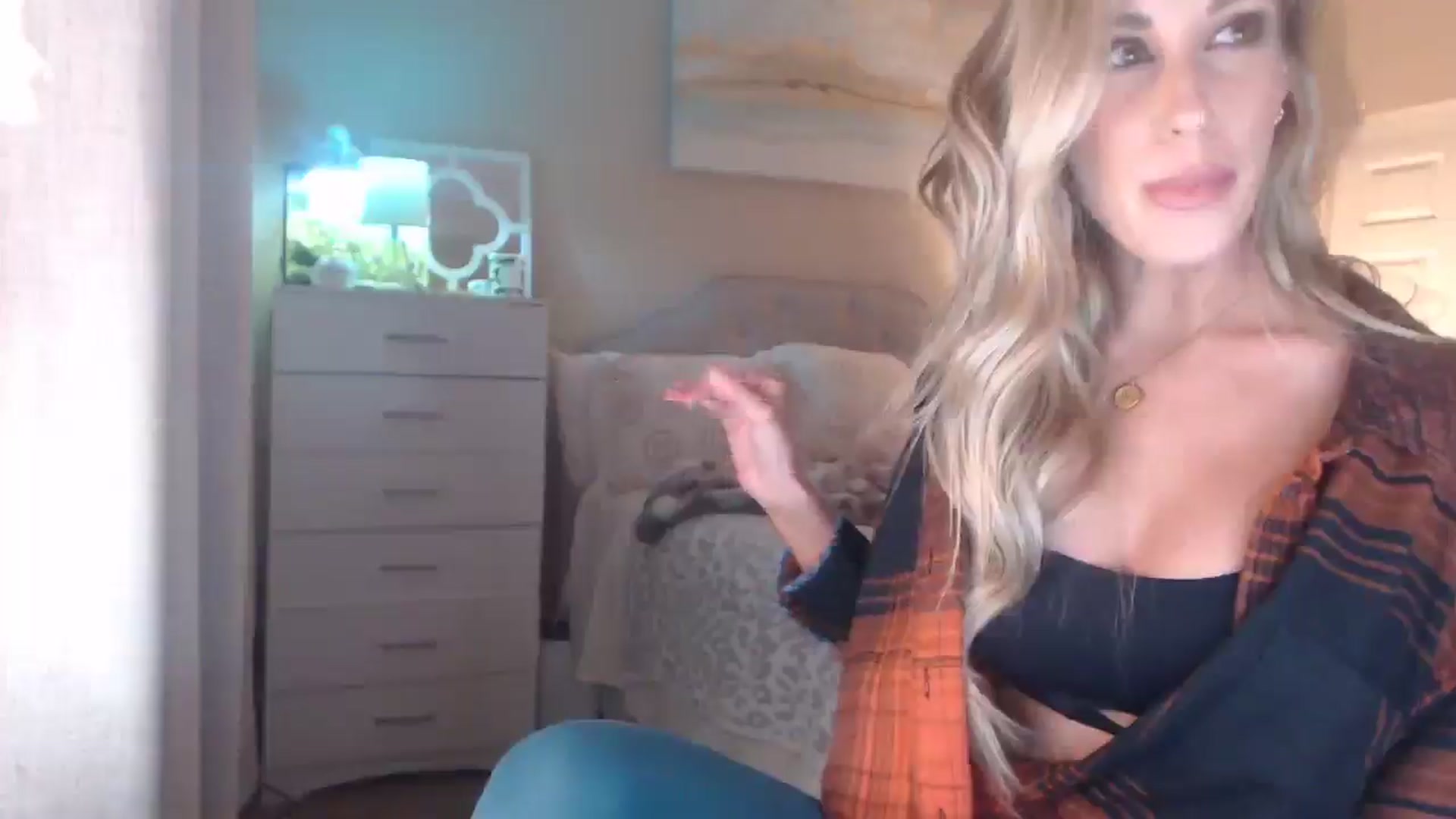 Gallery image thumbnail from Queen_bambii's myfreecams stream on, 01/15/2026, 08:25 image 10 of 20