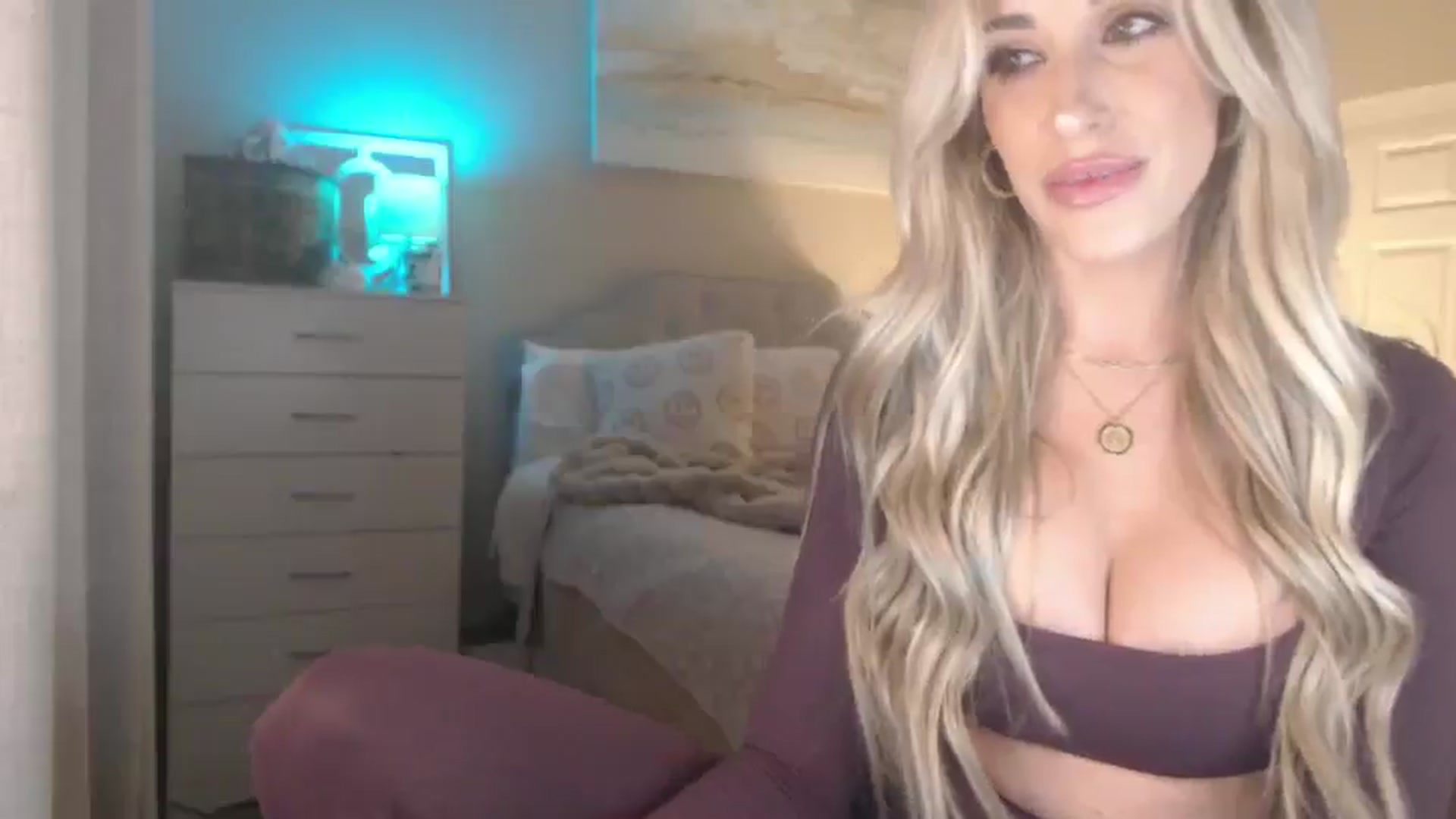 Gallery image thumbnail from Queen_bambii's myfreecams stream on, 01/24/2026, 06:53 image 5 of 20