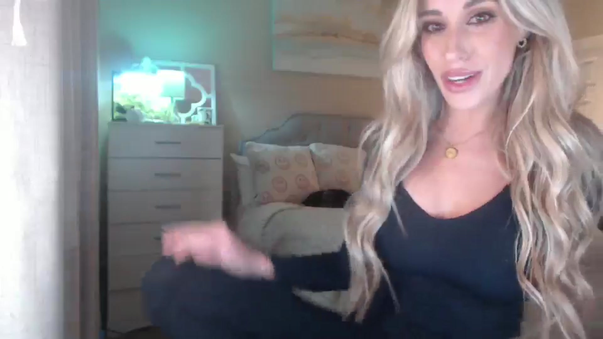 Gallery image thumbnail from Queen_bambii's myfreecams stream on, 01/31/2026, 06:05 image 8 of 20
