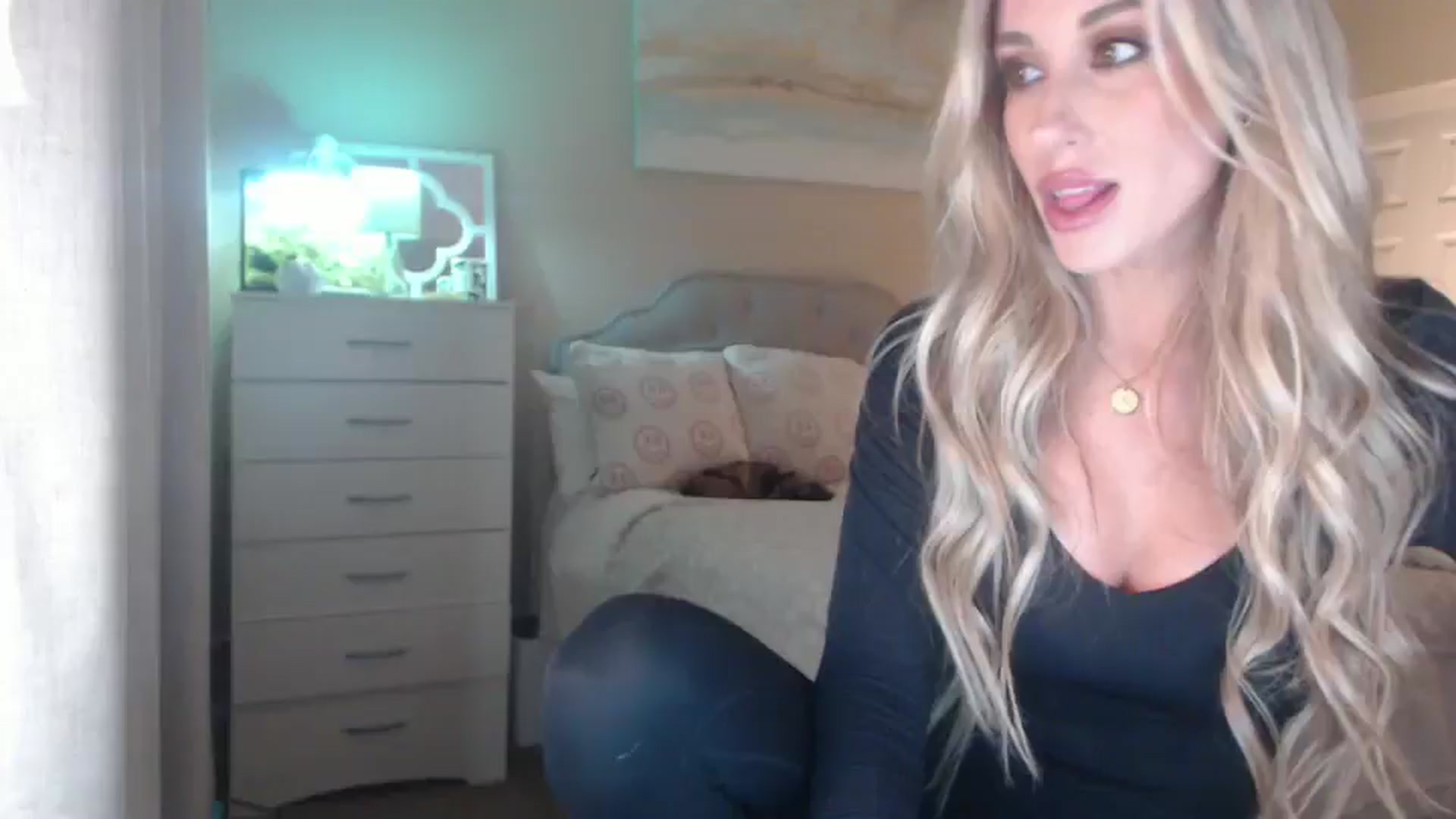 Gallery image thumbnail from Queen_bambii's myfreecams stream on, 01/31/2026, 06:05 image 1 of 20