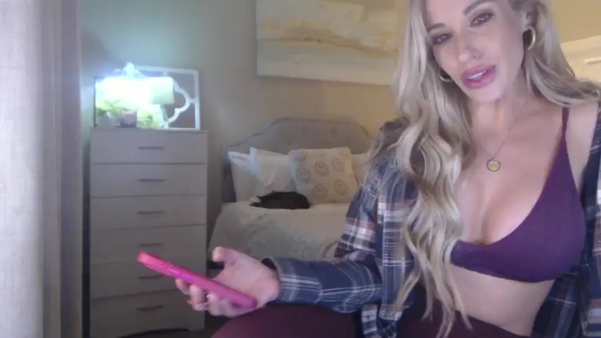 Gallery image thumbnail from Queen_bambii's myfreecams stream on, 02/04/2026, 09:10 image 16 of 20