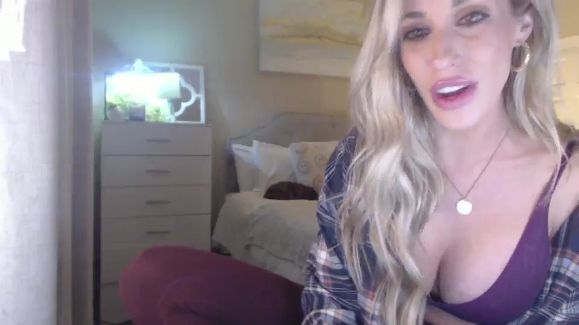 Gallery image thumbnail from Queen_bambii's myfreecams stream on, 02/04/2026, 09:10 image 7 of 20