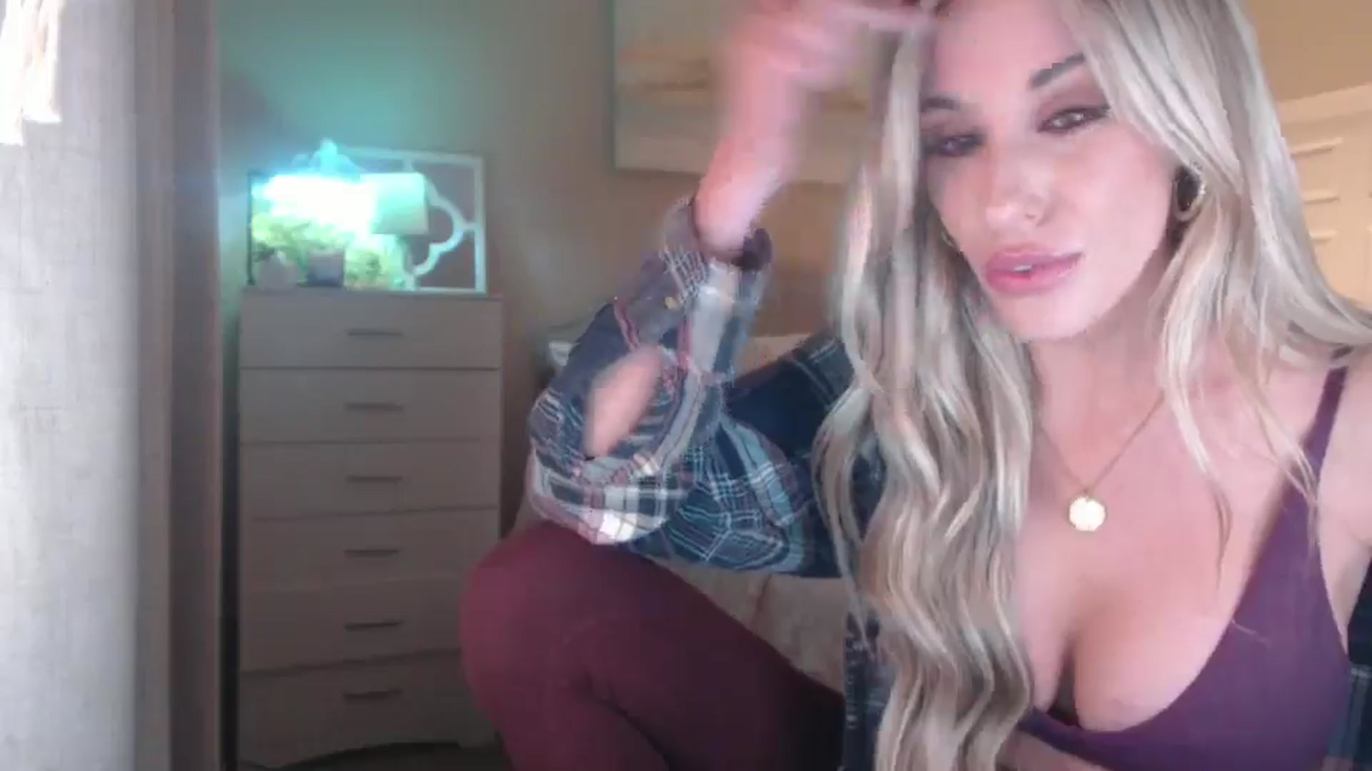 Gallery image thumbnail from Queen_bambii's myfreecams stream on, 02/04/2026, 09:10 image 6 of 20