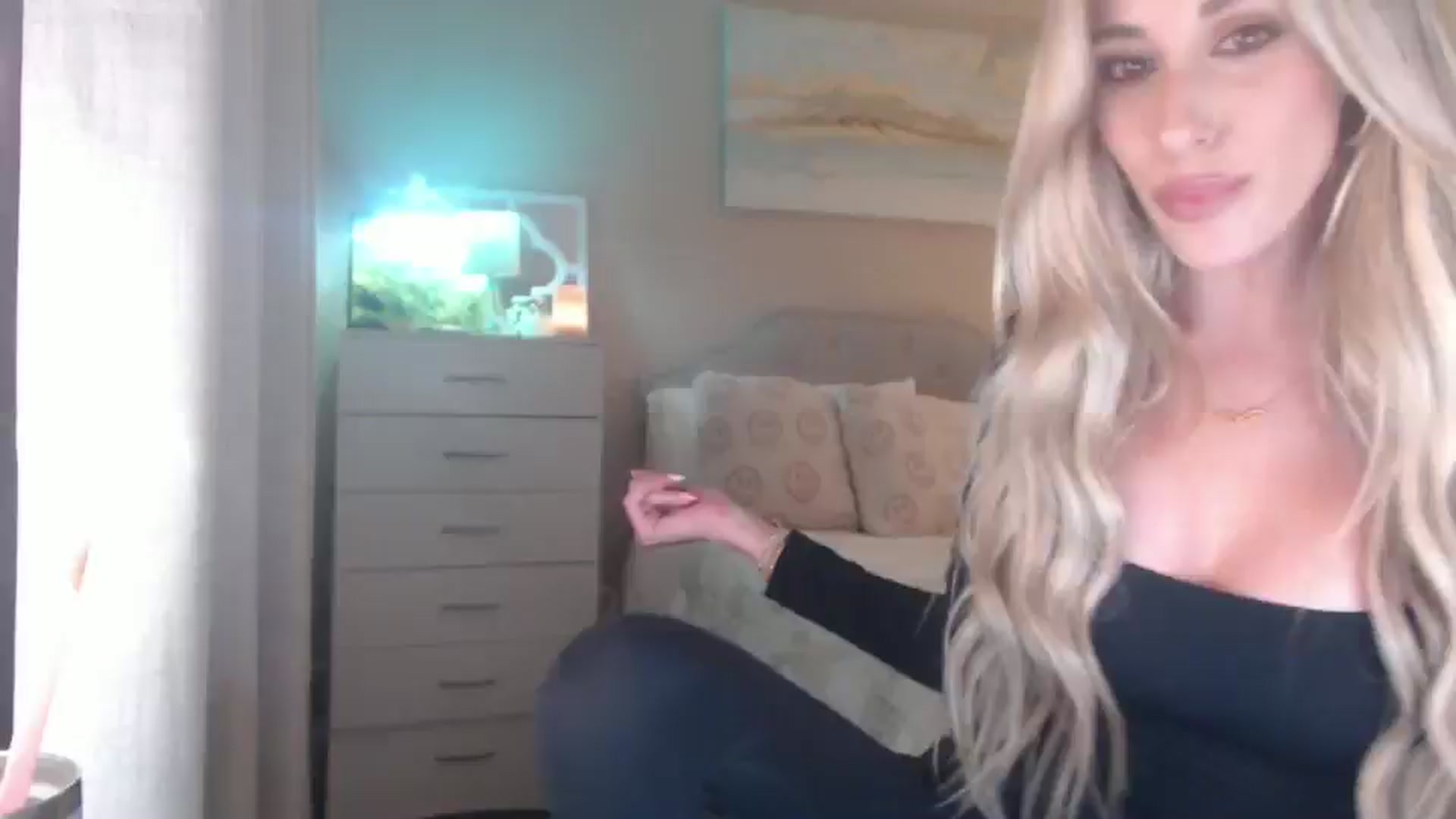 Gallery image thumbnail from Queen_bambii's myfreecams stream on, 02/11/2026, 08:57 image 14 of 20