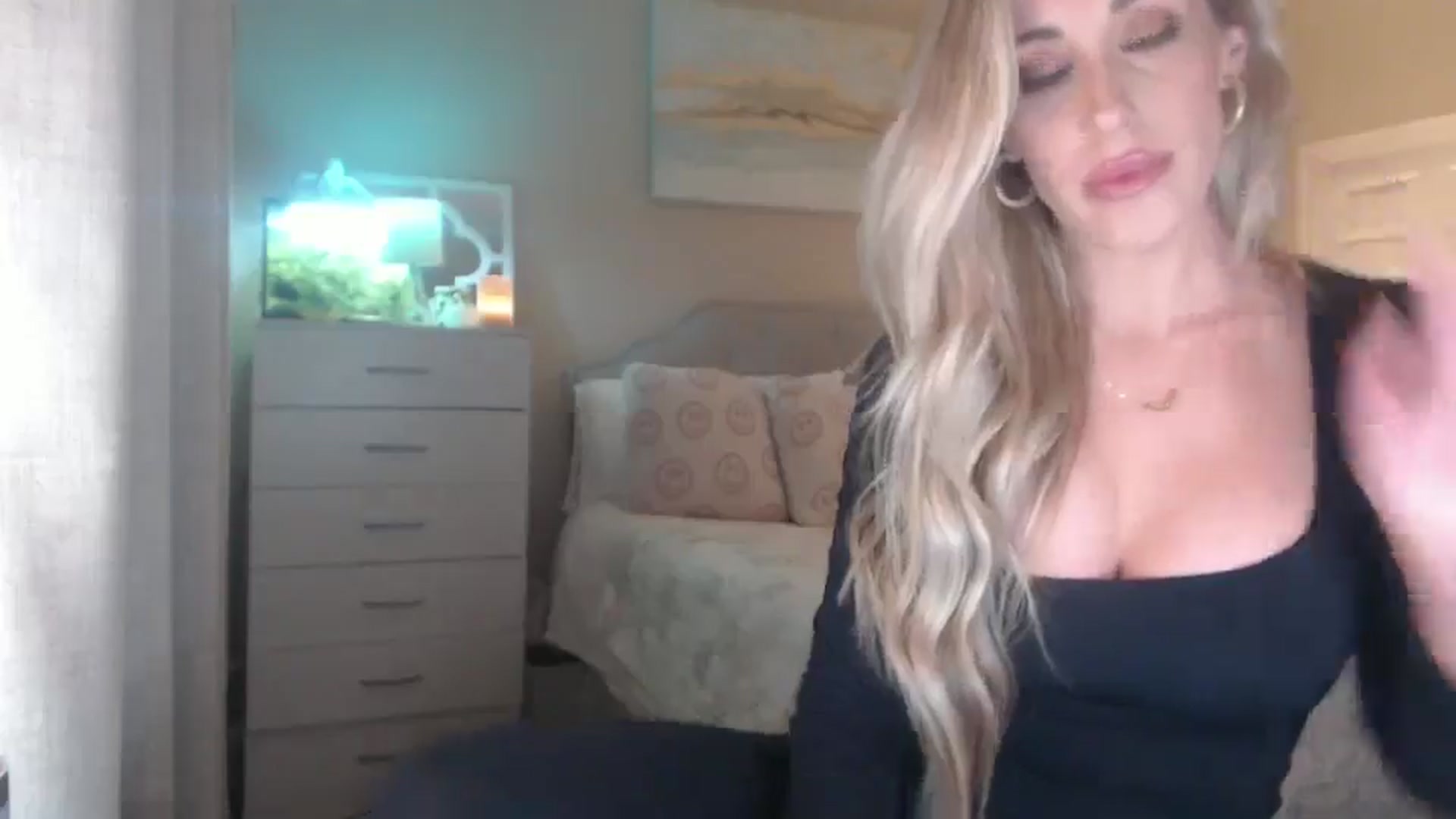 Gallery image thumbnail from Queen_bambii's myfreecams stream on, 02/11/2026, 08:57 image 8 of 20