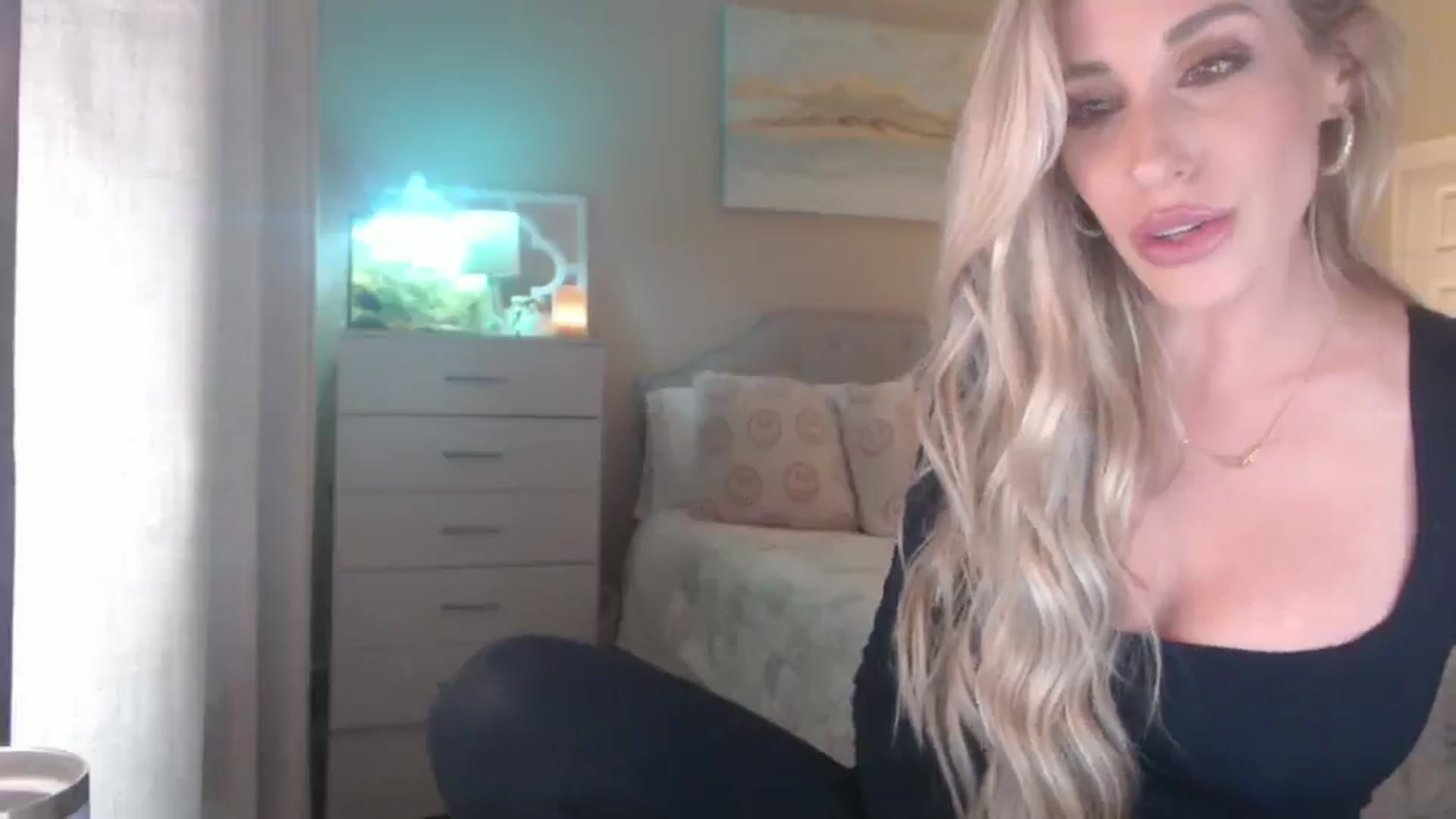 Gallery image thumbnail from Queen_bambii's myfreecams stream on, 02/11/2026, 08:57 image 13 of 20