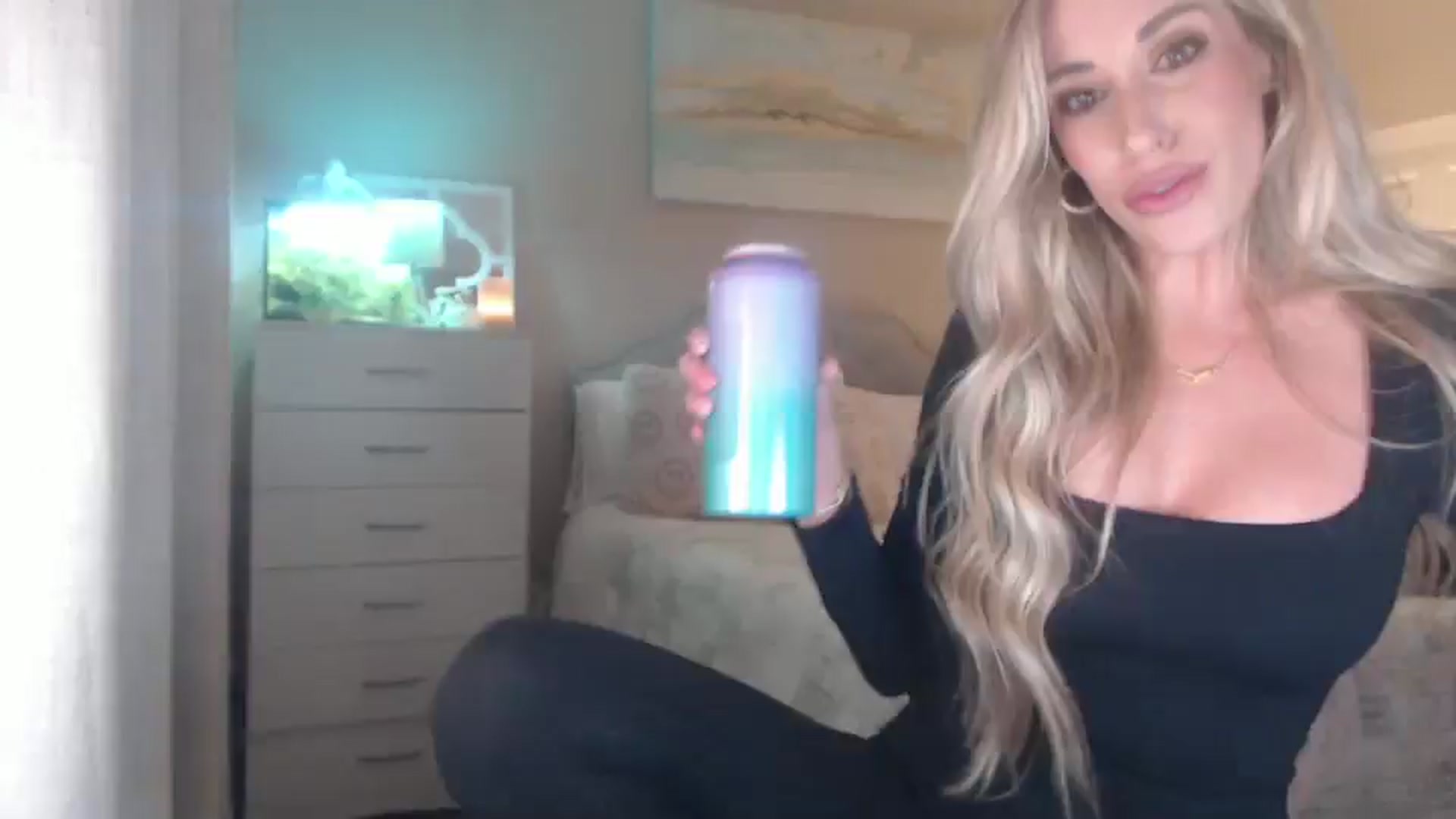 Gallery image thumbnail from Queen_bambii's myfreecams stream on, 02/11/2026, 08:57 image 1 of 20