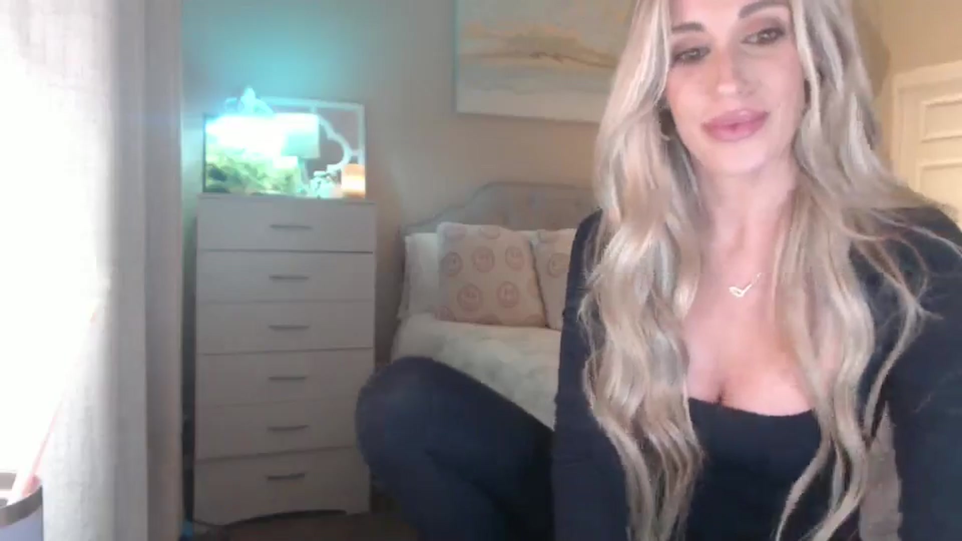 Gallery image thumbnail from Queen_bambii's myfreecams stream on, 02/11/2026, 08:57 image 11 of 20