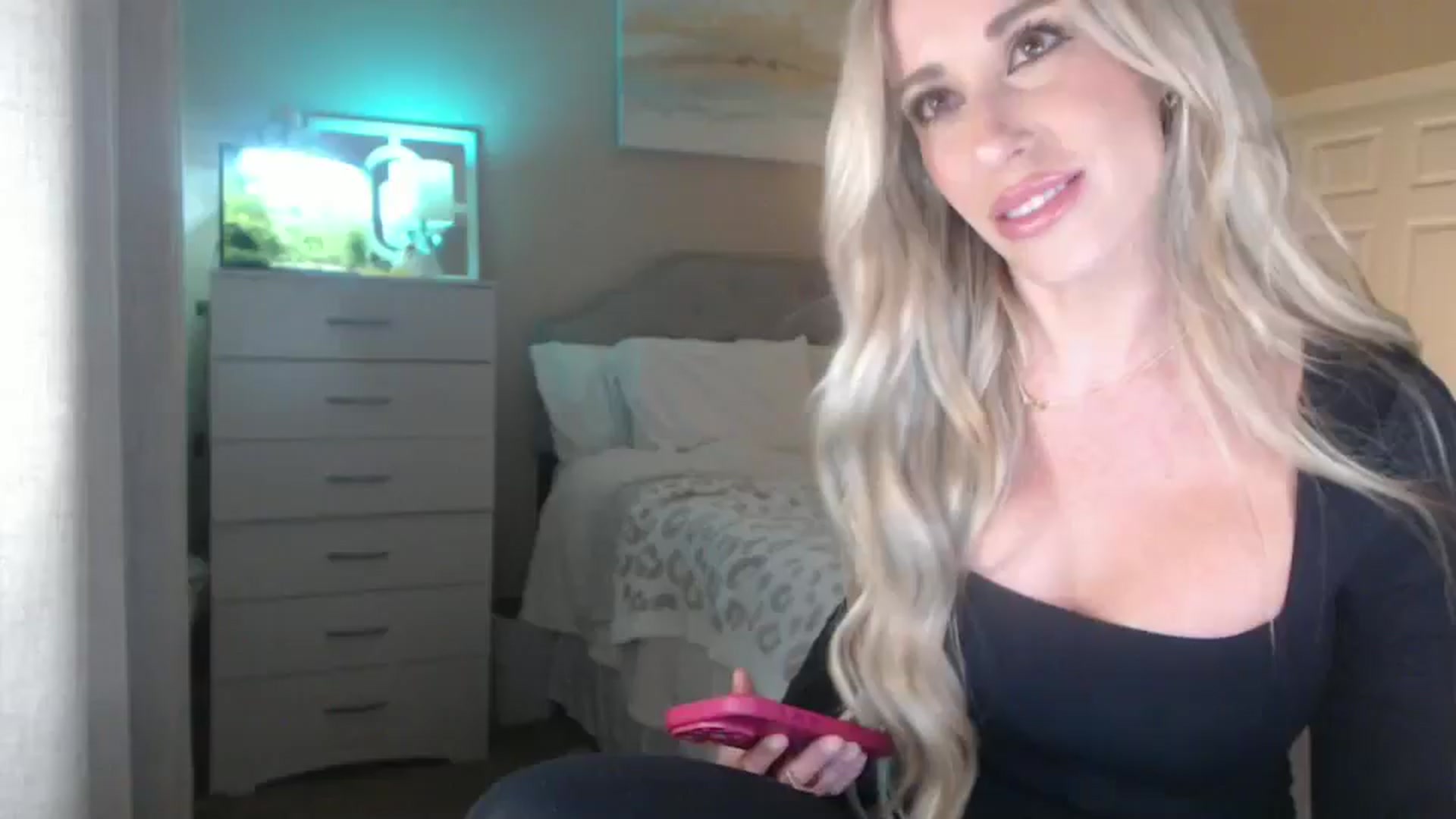 Gallery image thumbnail from Queen_bambii's myfreecams stream on, 03/05/2026, 08:32 image 17 of 20