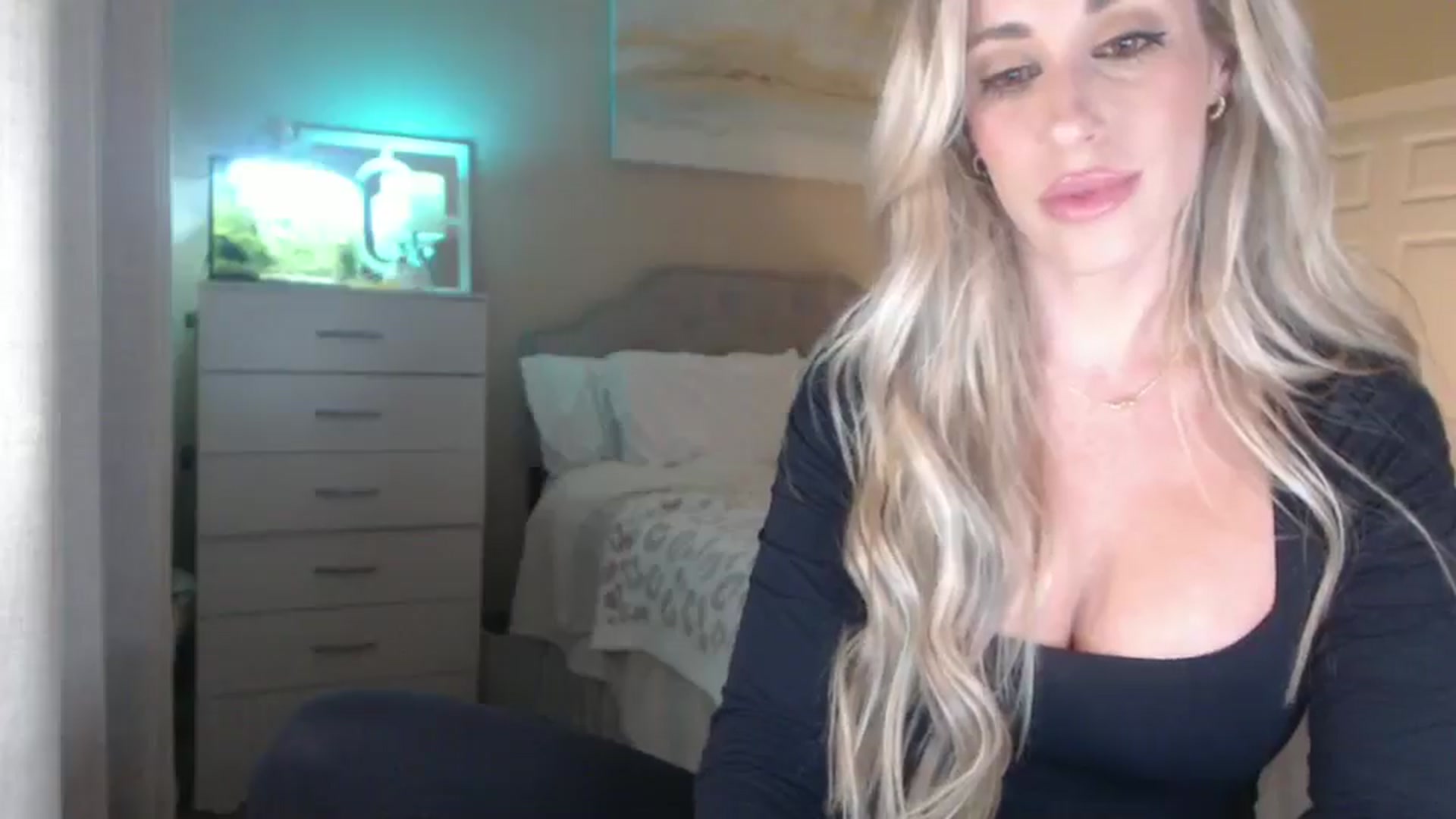 Gallery image thumbnail from Queen_bambii's myfreecams stream on, 03/05/2026, 08:32 image 8 of 20